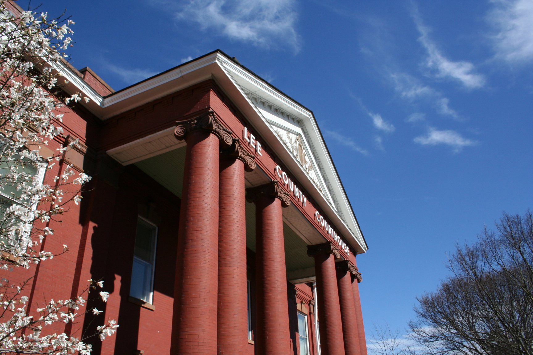 Spring time shot of Lee County Courthouse front — Sanford, North Carolina