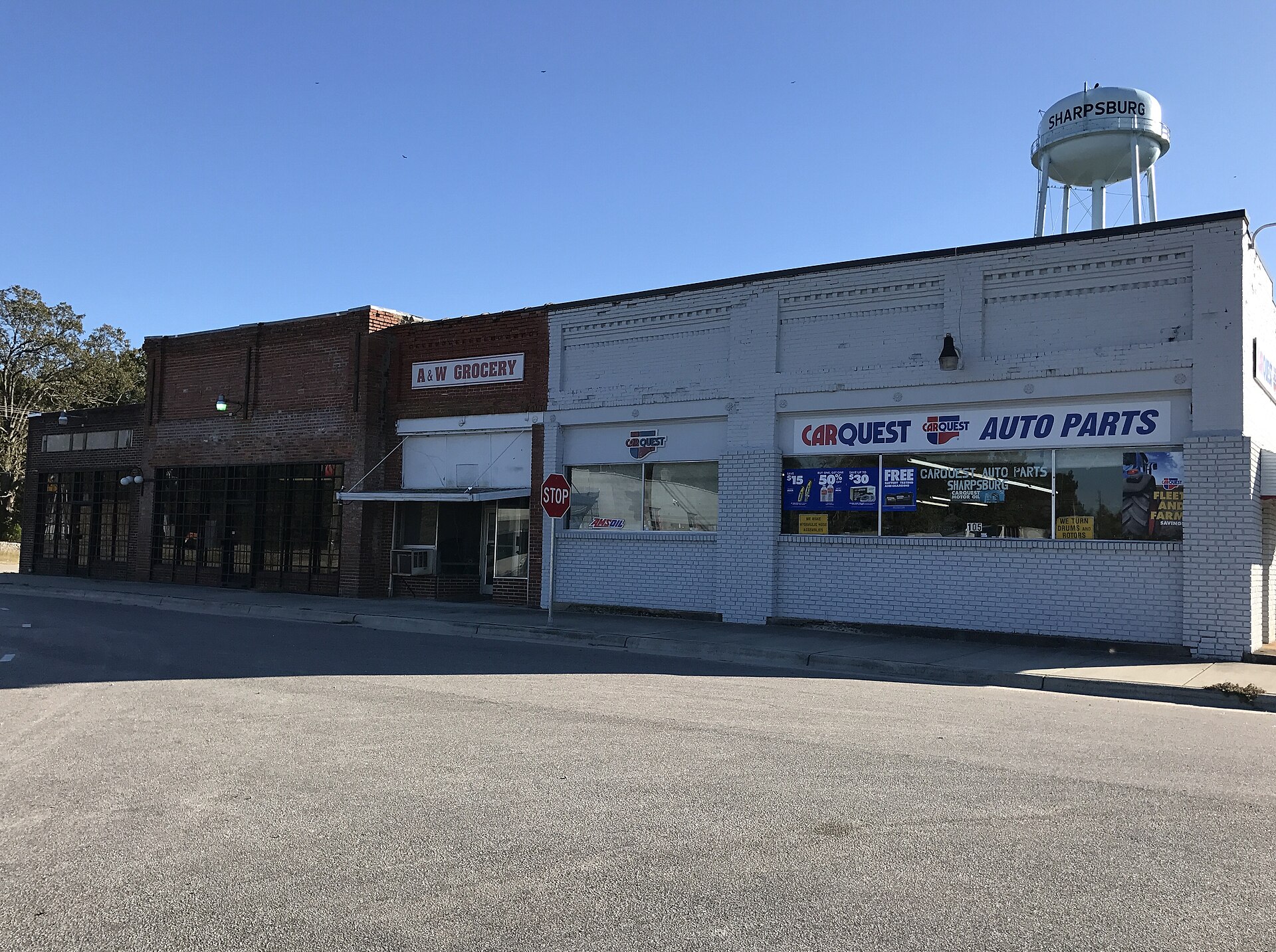 Cluster of old buildings in Sharpsburg — North Carolina