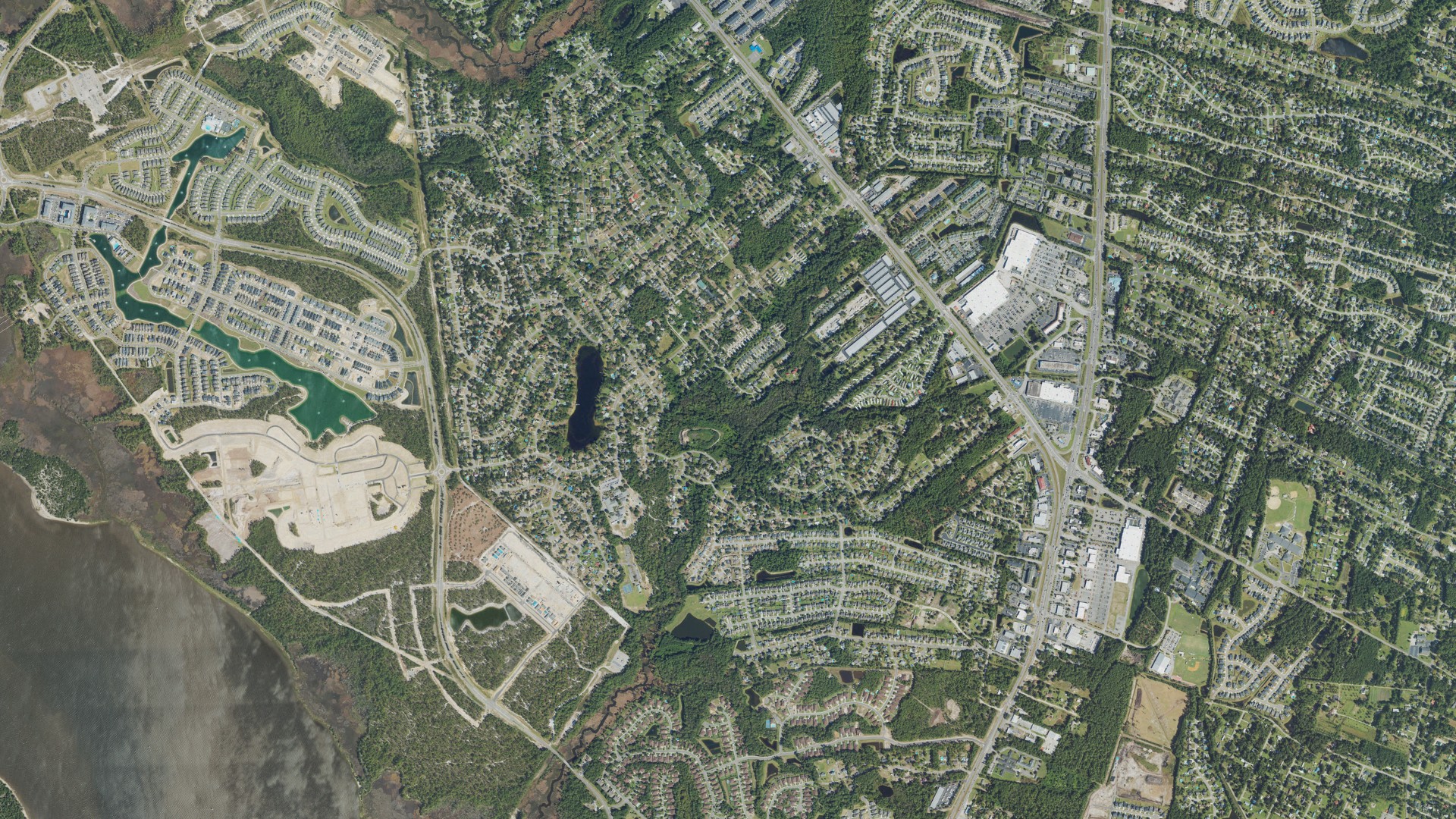 Natural-color aerial photograph of land around Silver Lake, North Carolina