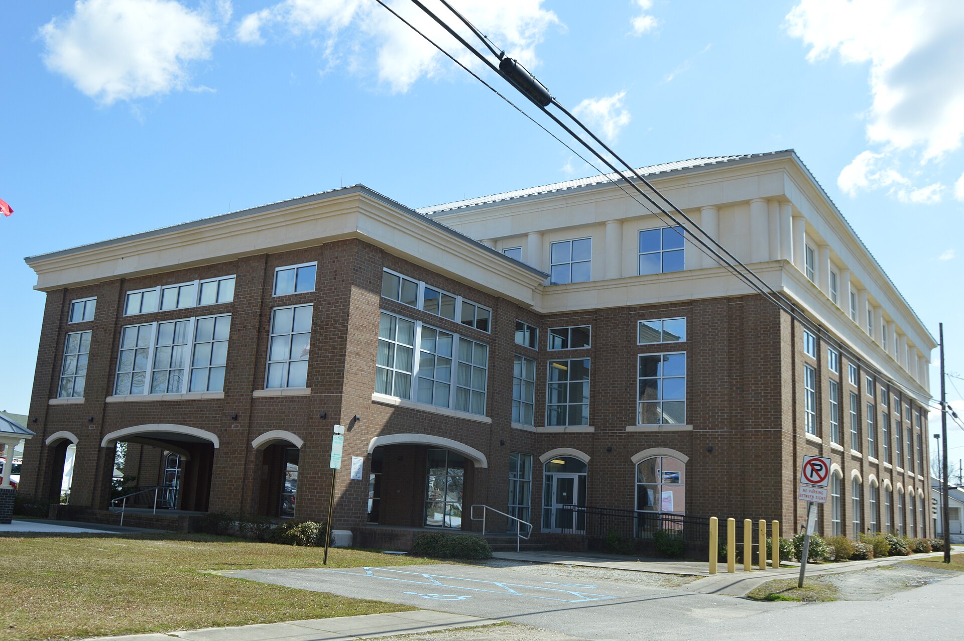 Northern and western sides of the current Hyde County Courthouse, located along North Carolina Highway 45 in central Swan Quarter, North Carolina, United States.