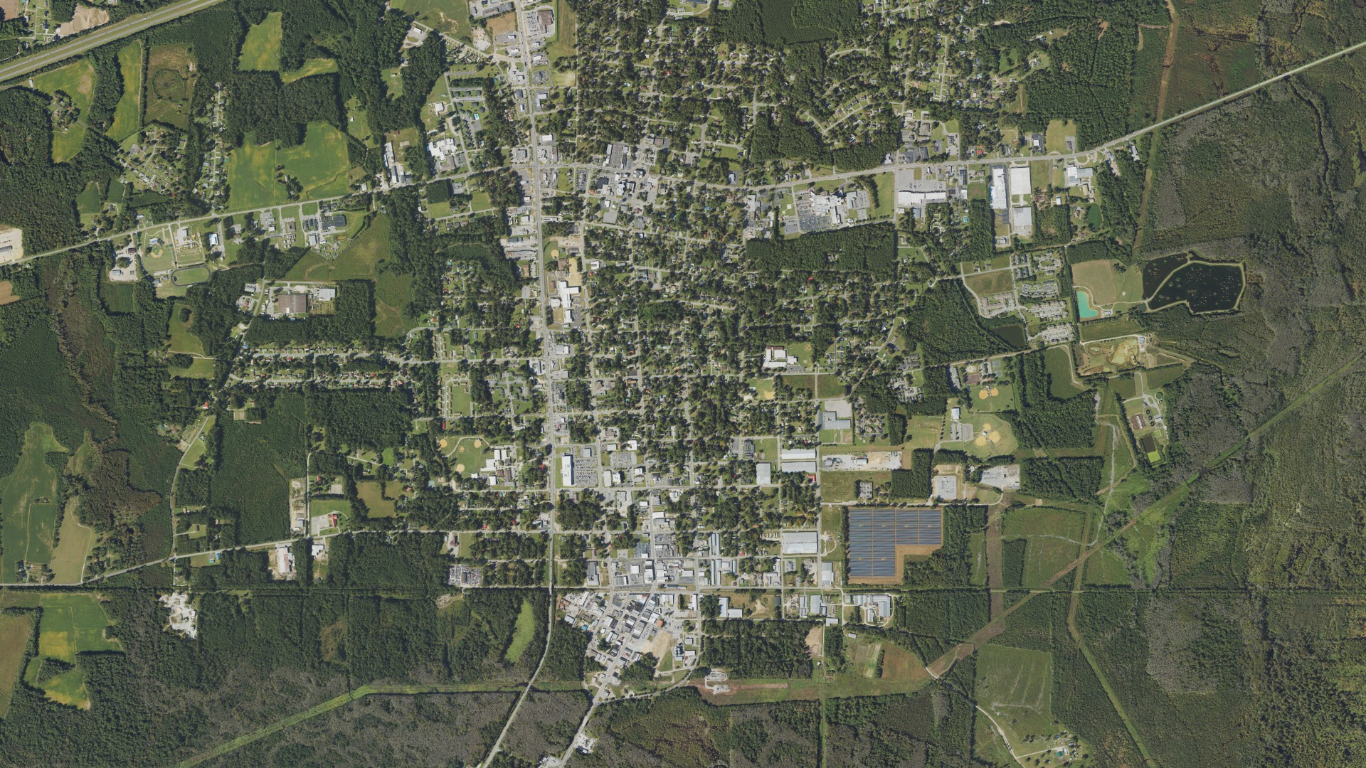 Natural-color aerial photograph of land around Whiteville, North Carolina