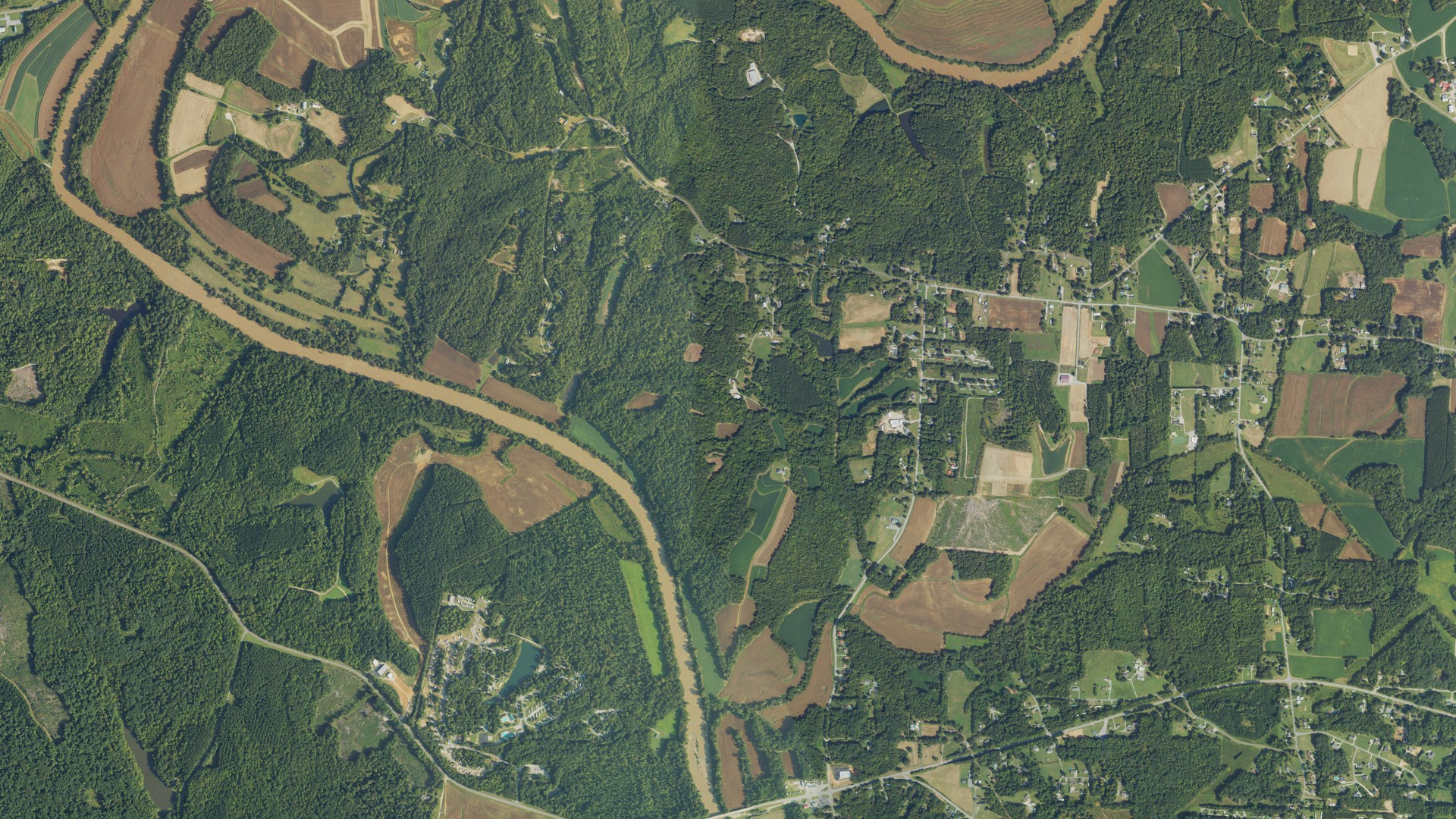 Natural-color aerial photograph of land around Yadkin College, North Carolina