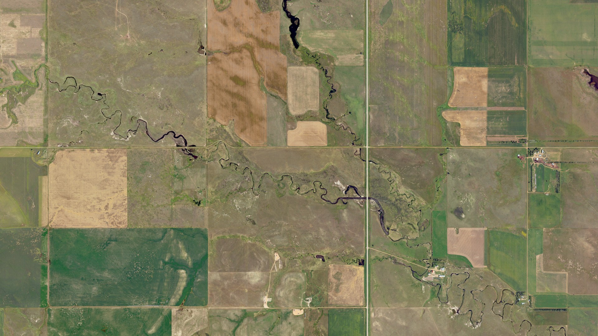 Natural-color aerial photograph of land around Gem, North Dakota