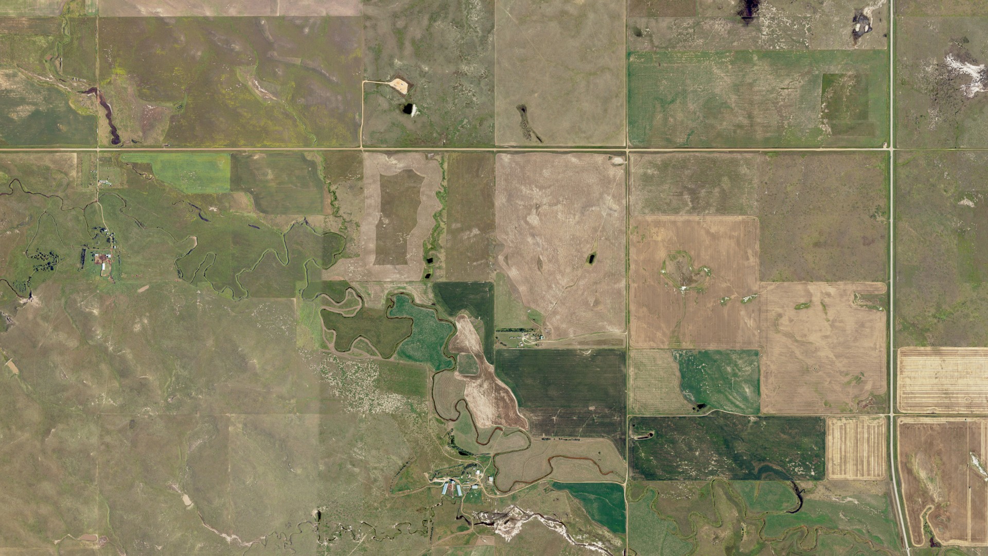 Natural-color aerial photograph of land around Ladd, North Dakota
