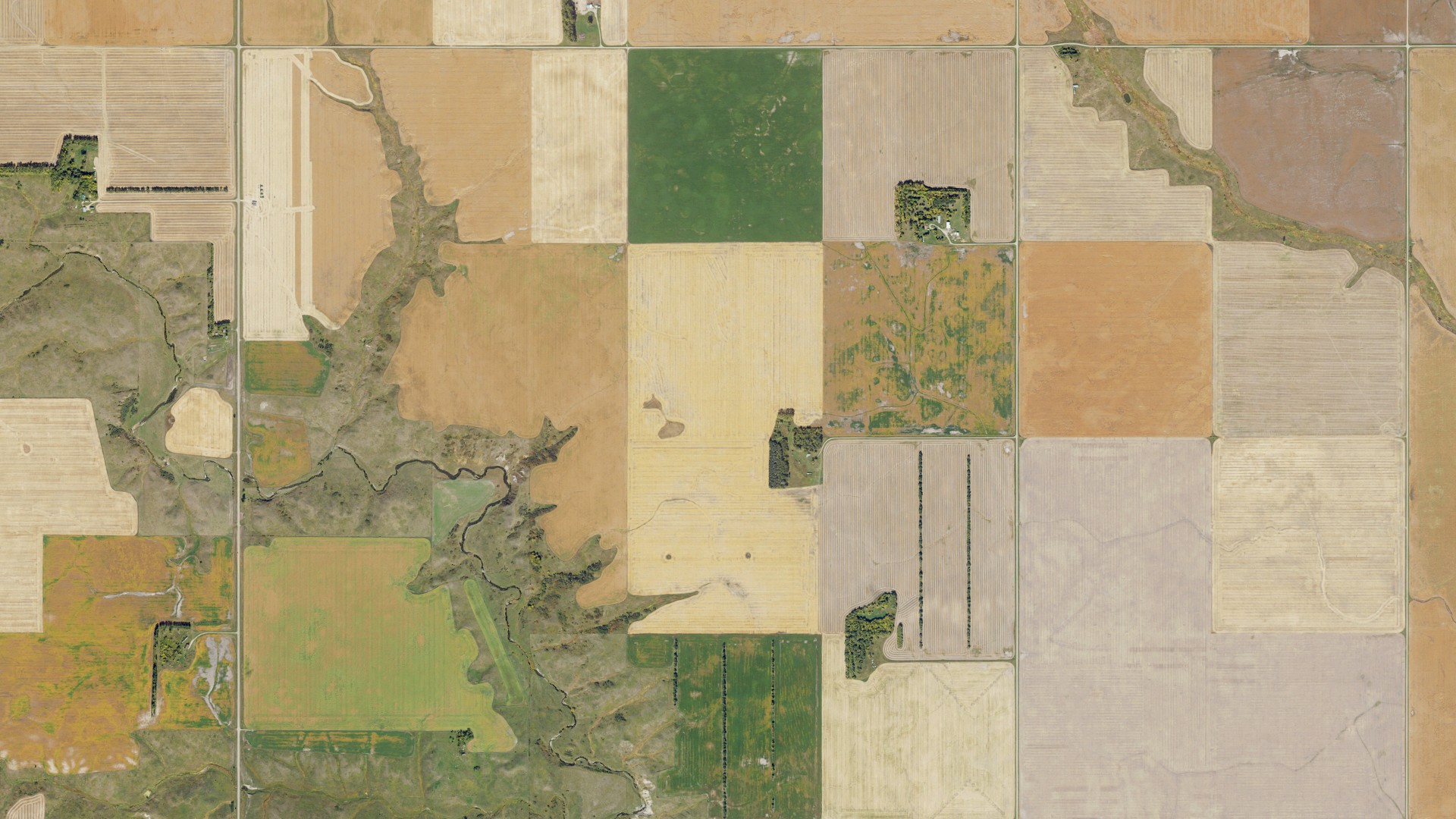 Aerial view of land around Osford, North Dakota