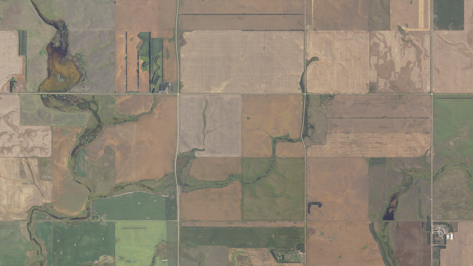 Aerial view of land around Amundsville, North Dakota