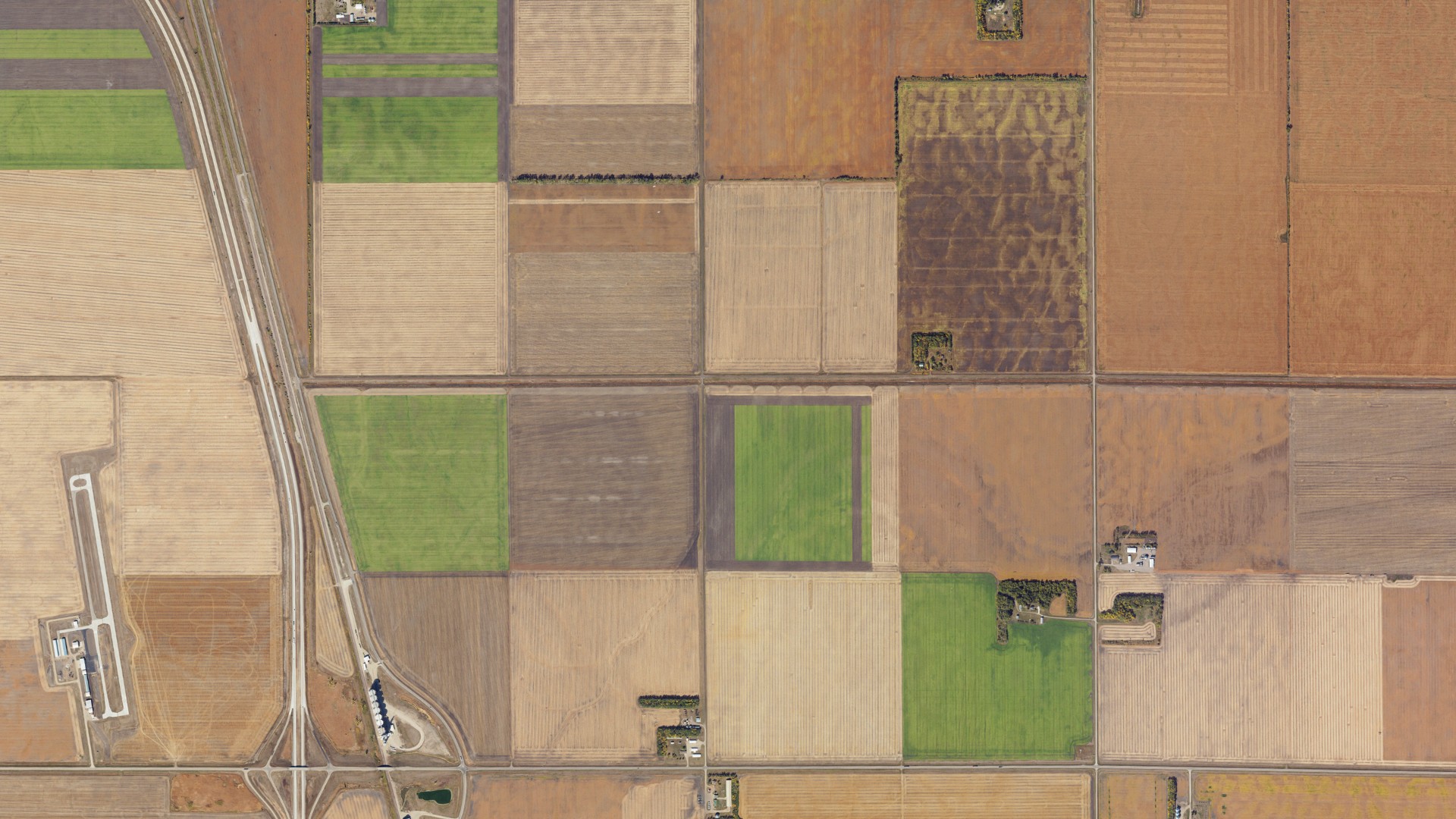 Natural-color aerial photograph of land around Hillsboro, North Dakota