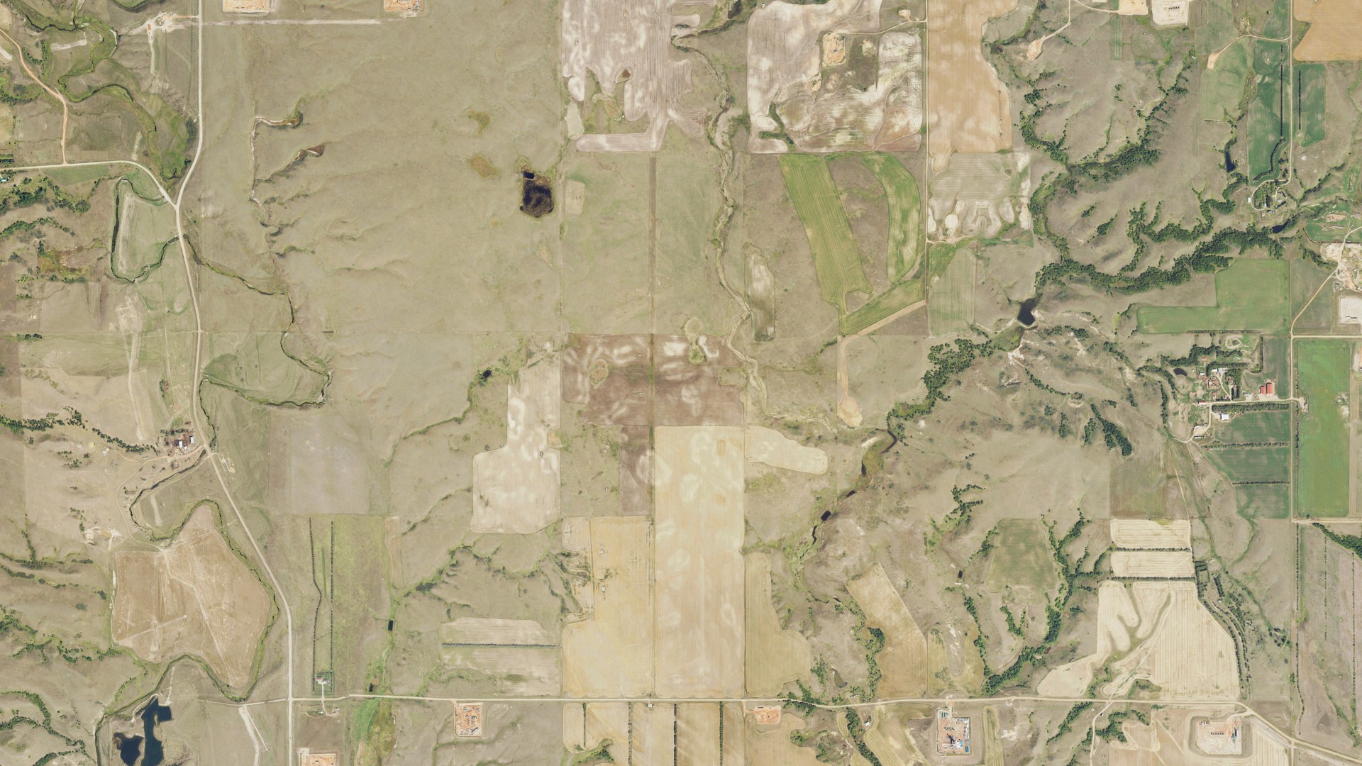 Natural-color aerial photograph of land around Farmvale, North Dakota