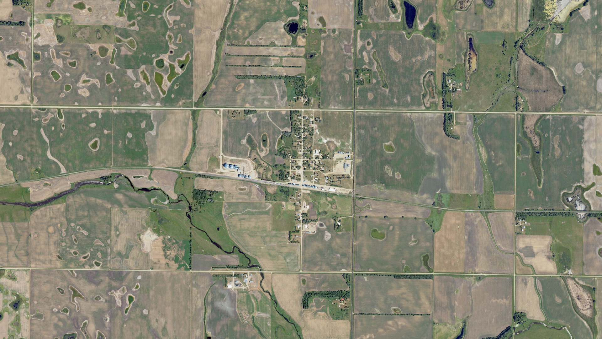 Natural-color aerial photograph of land around Fullerton, North Dakota
