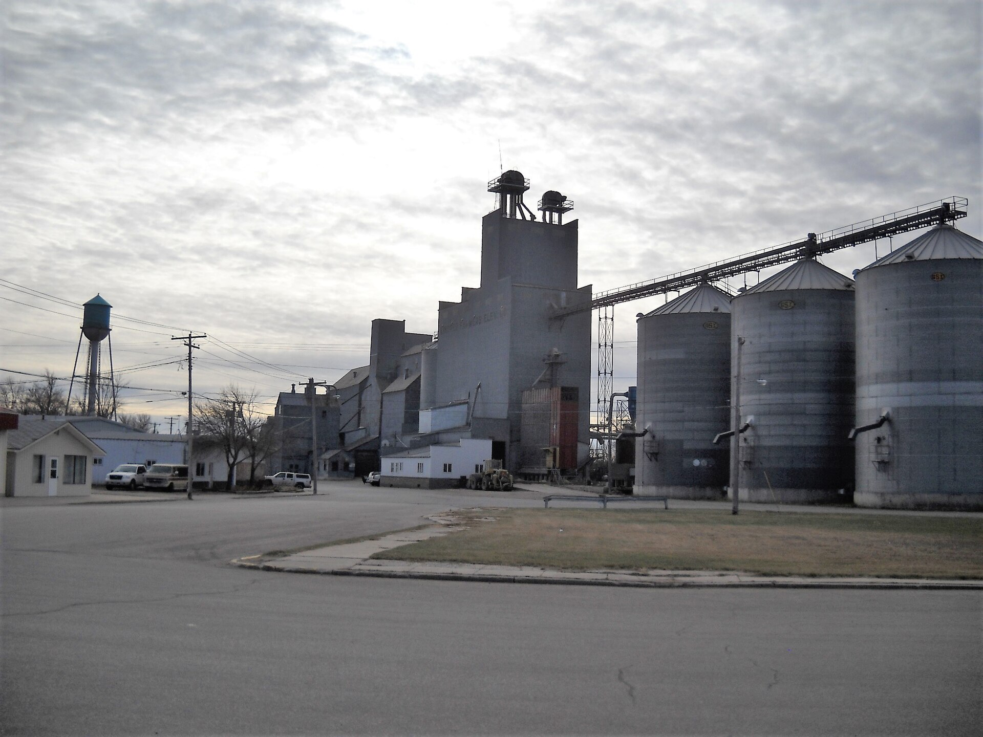 Silos along the tracks — Kindred, North Dakota