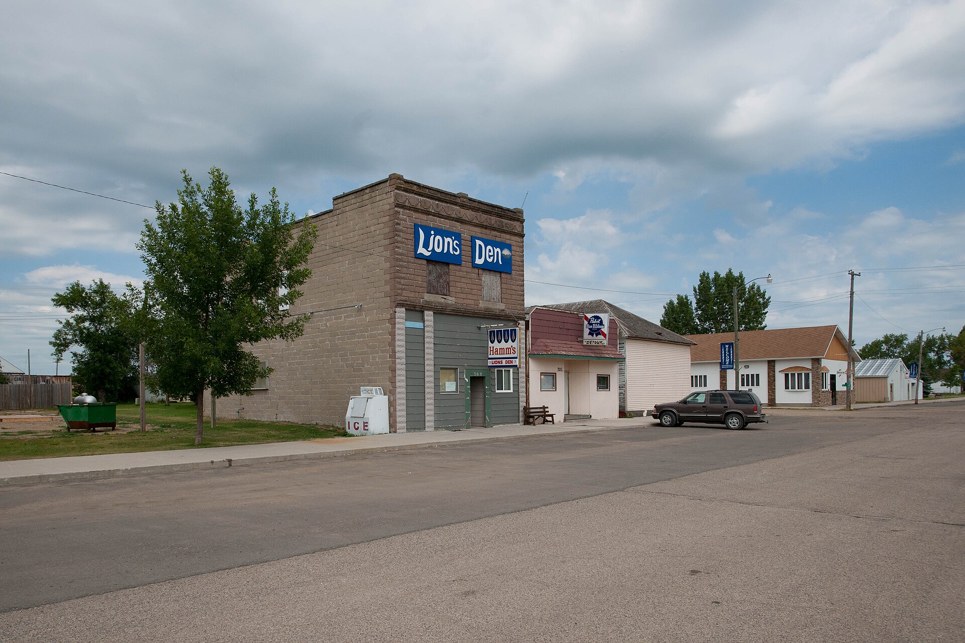 Lions Den - Lankin, North Dakota