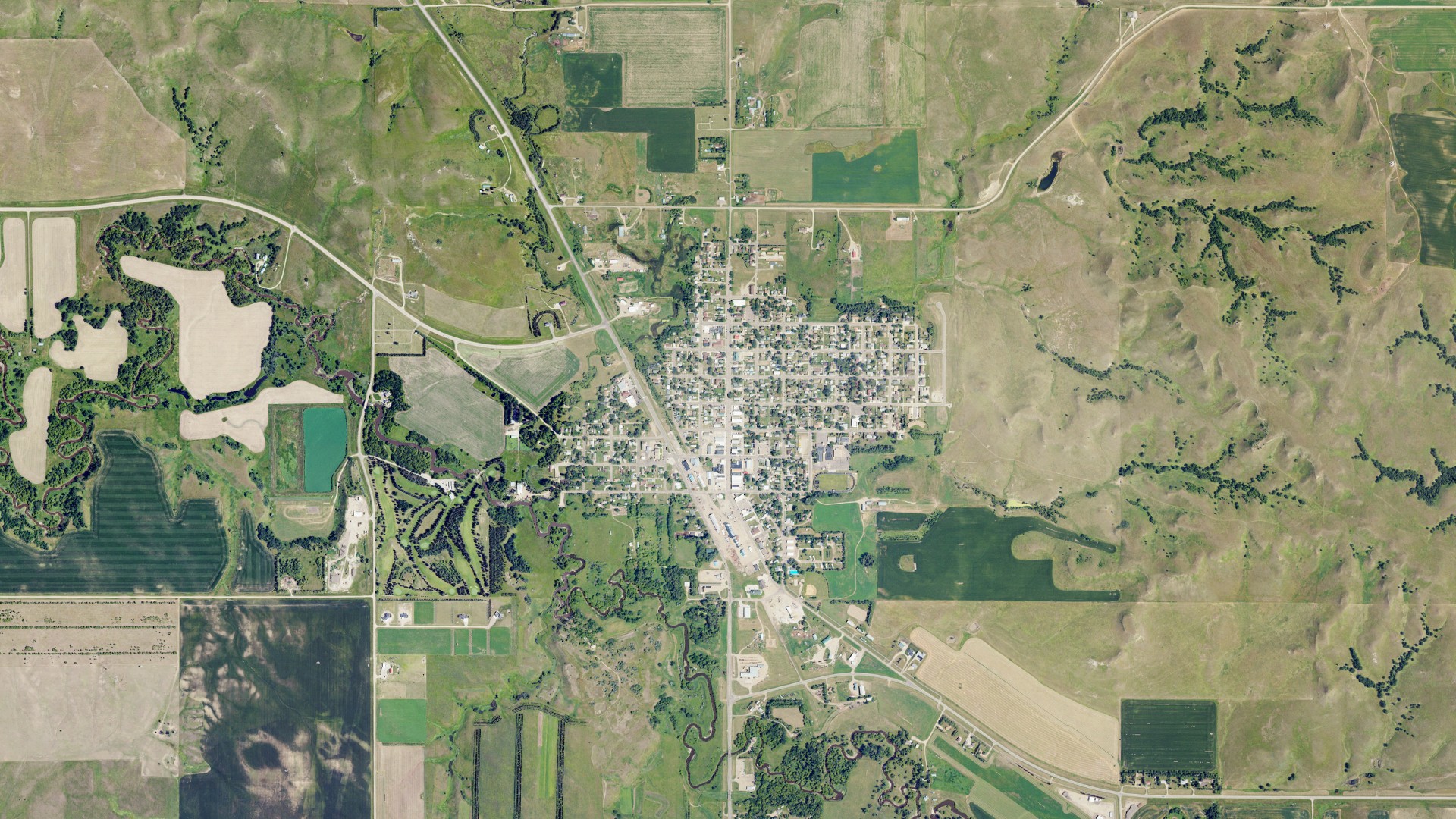 Natural-color aerial photograph of land around Linton, North Dakota