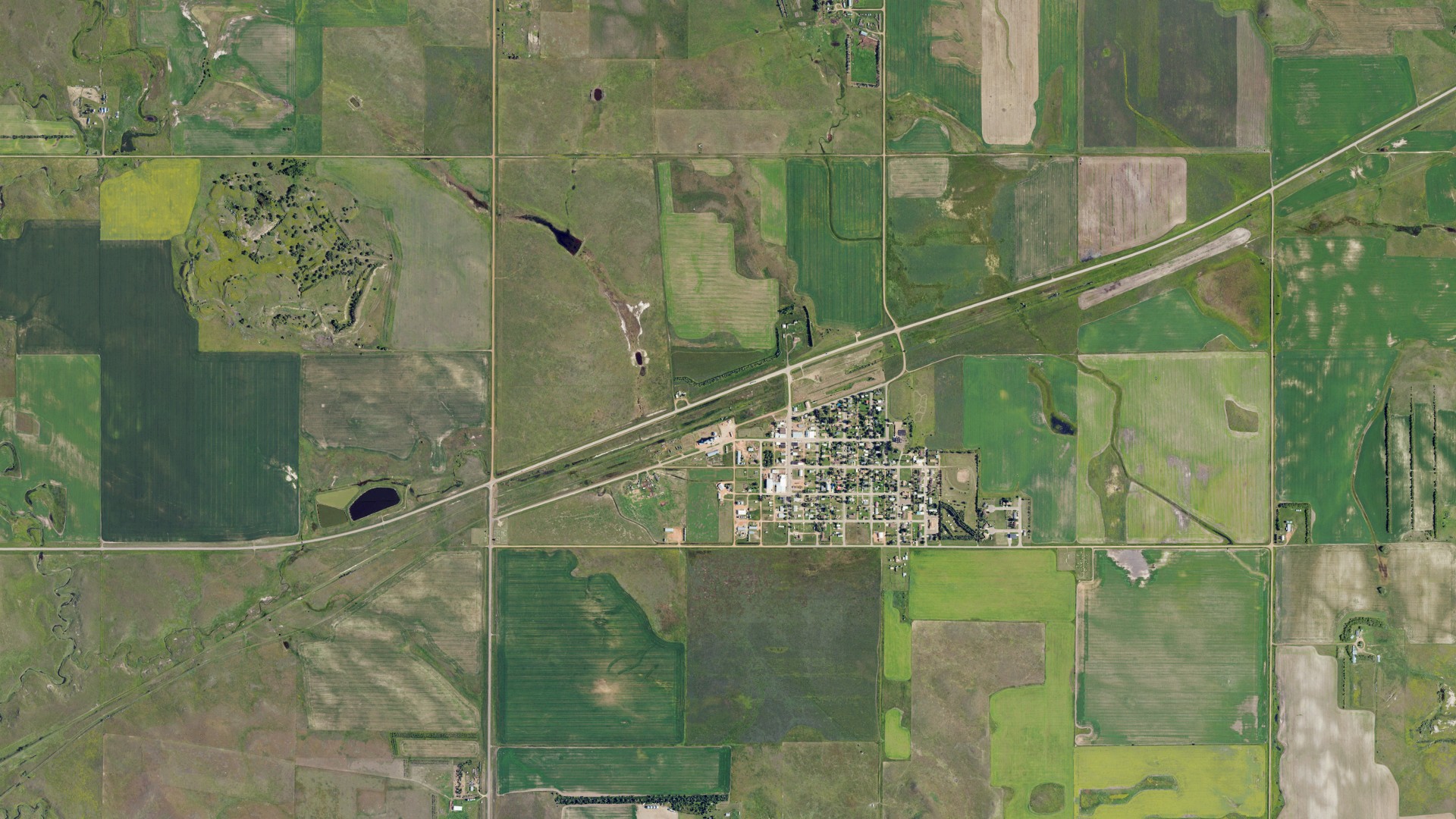 Natural-color aerial photograph of land around New Leipzig, North Dakota
