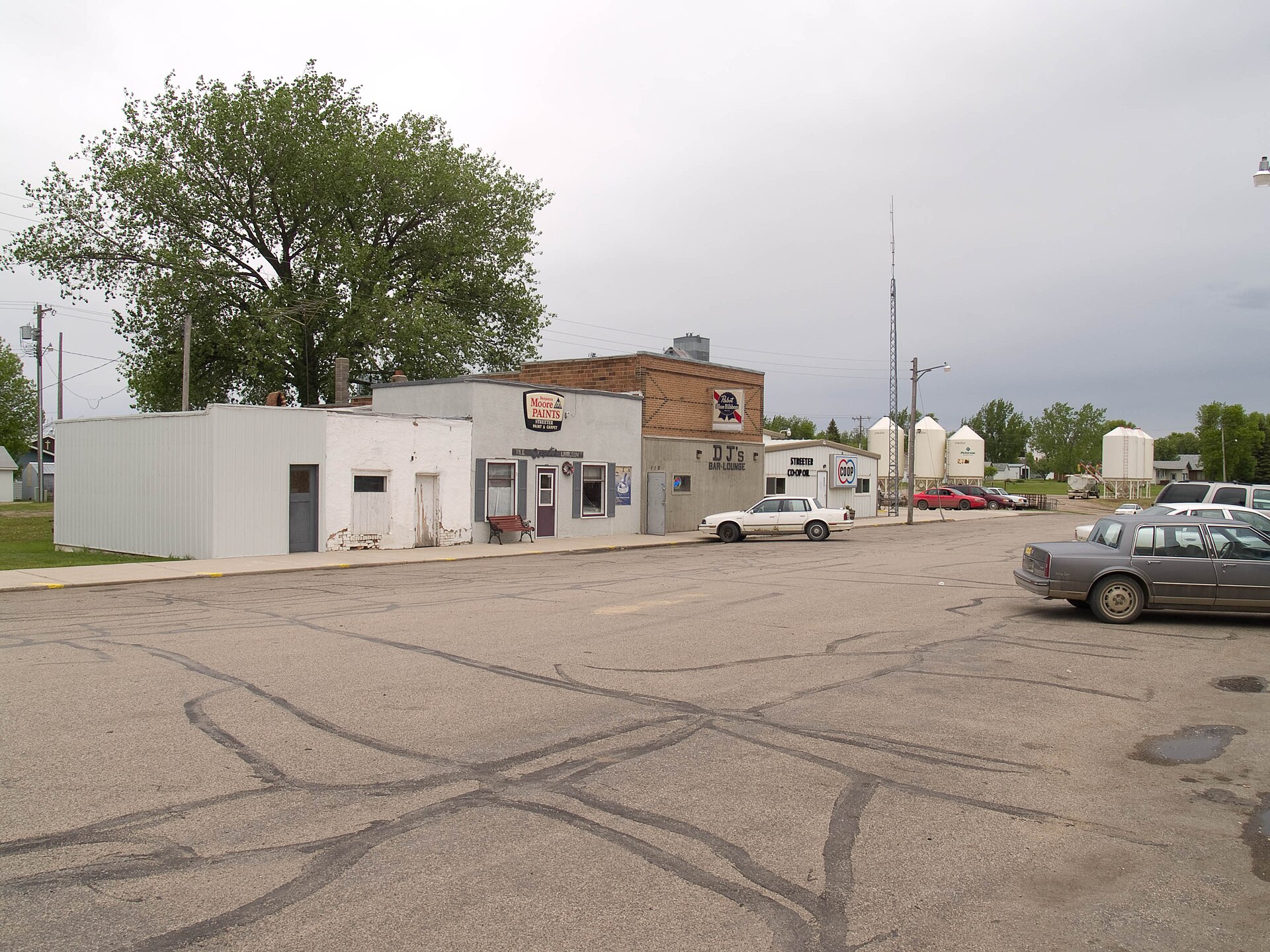 Street scene in Streeter, North Dakota