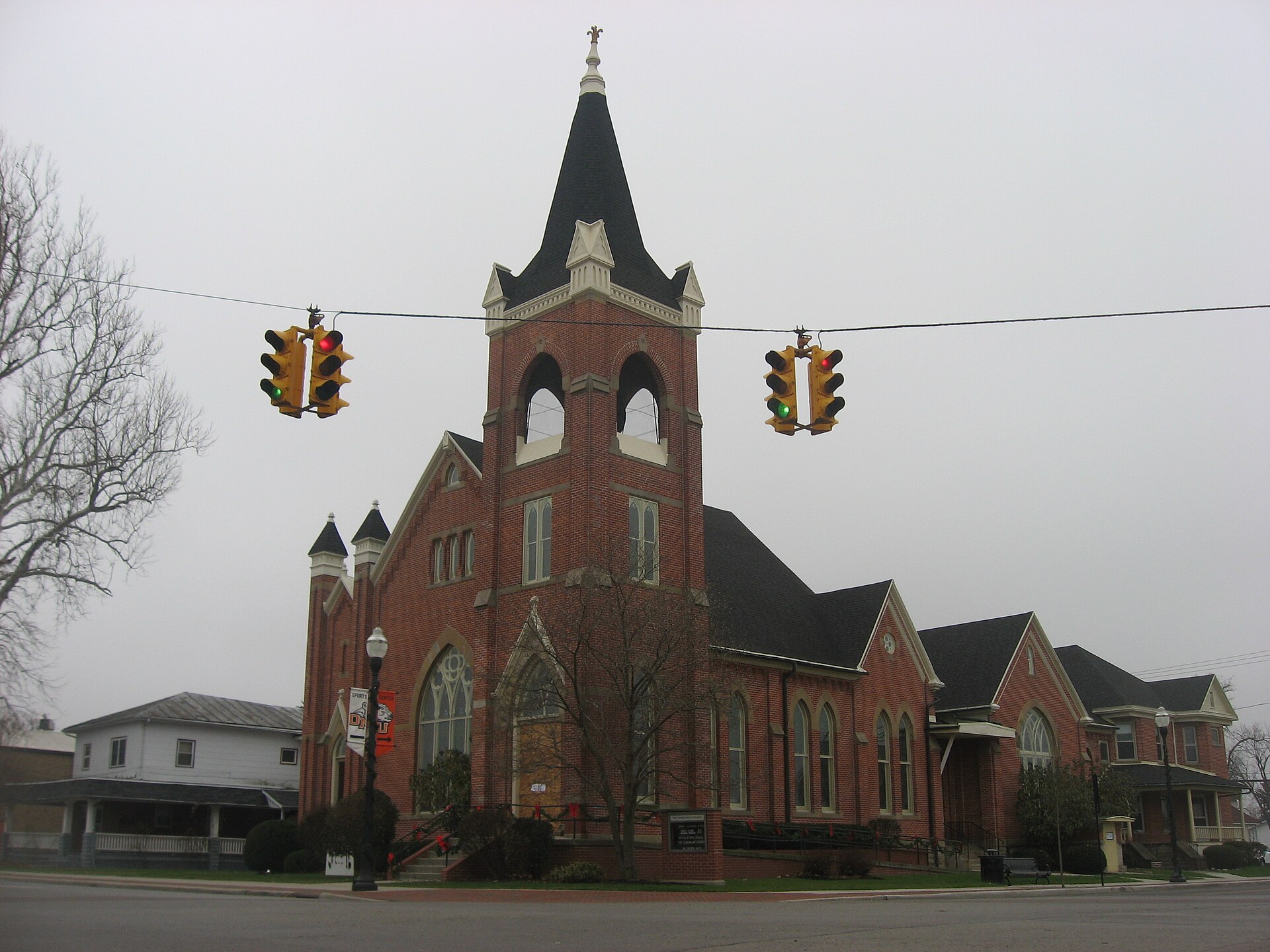 Front and northern side of the First Presbyterian Church of Ada, Ohio, United States, located at 201 S. Main Street (State Route 235). It was built in 1890.