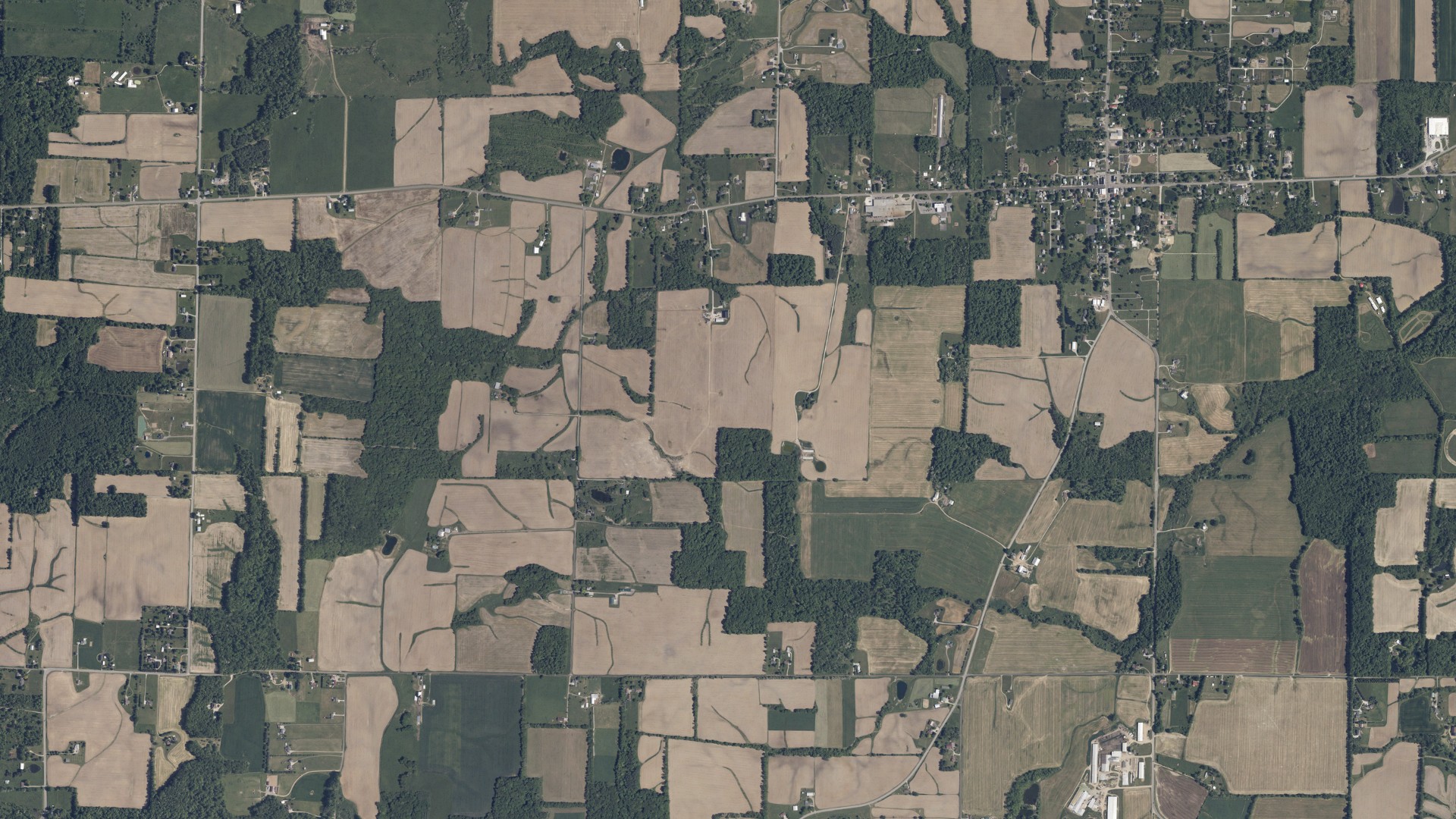 Natural-color aerial photograph of land around Vermillion, Ohio