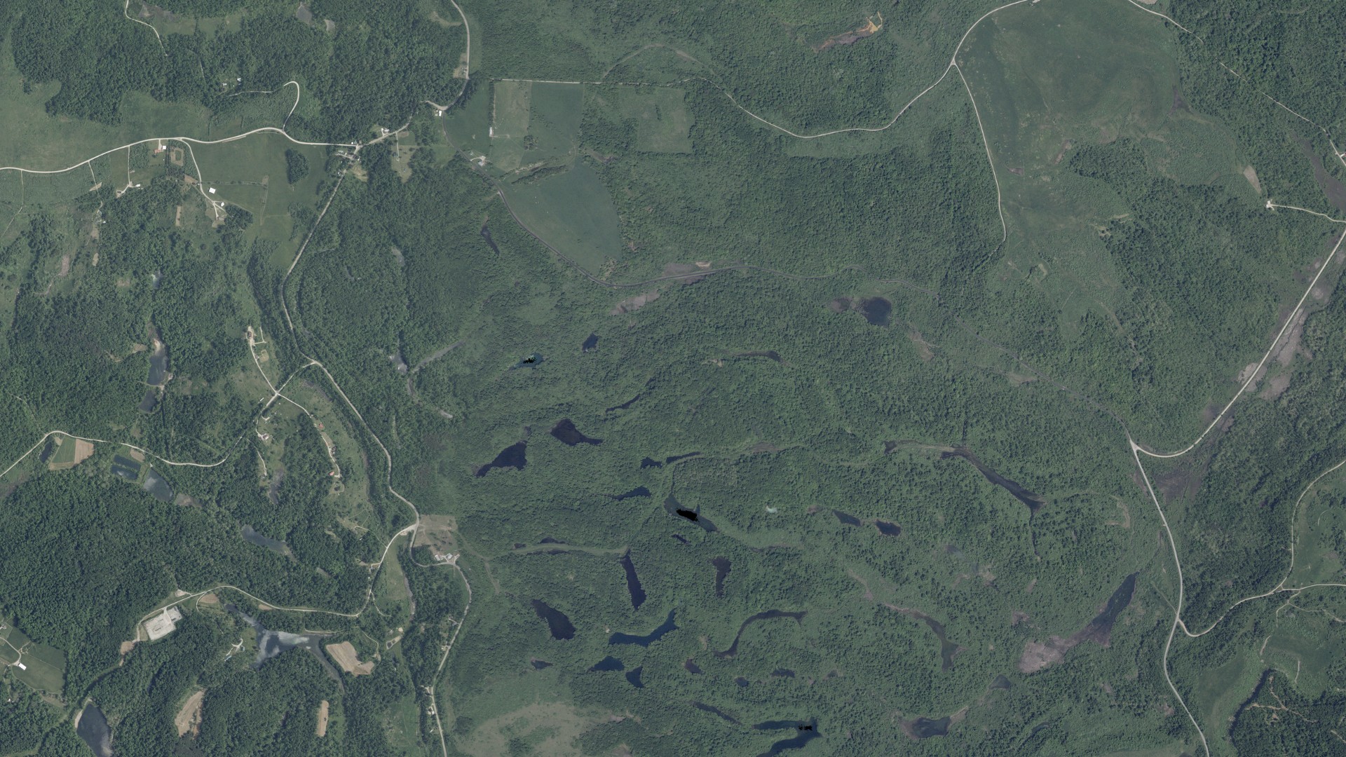 Natural-color aerial photograph of land around Kirkwood, Ohio