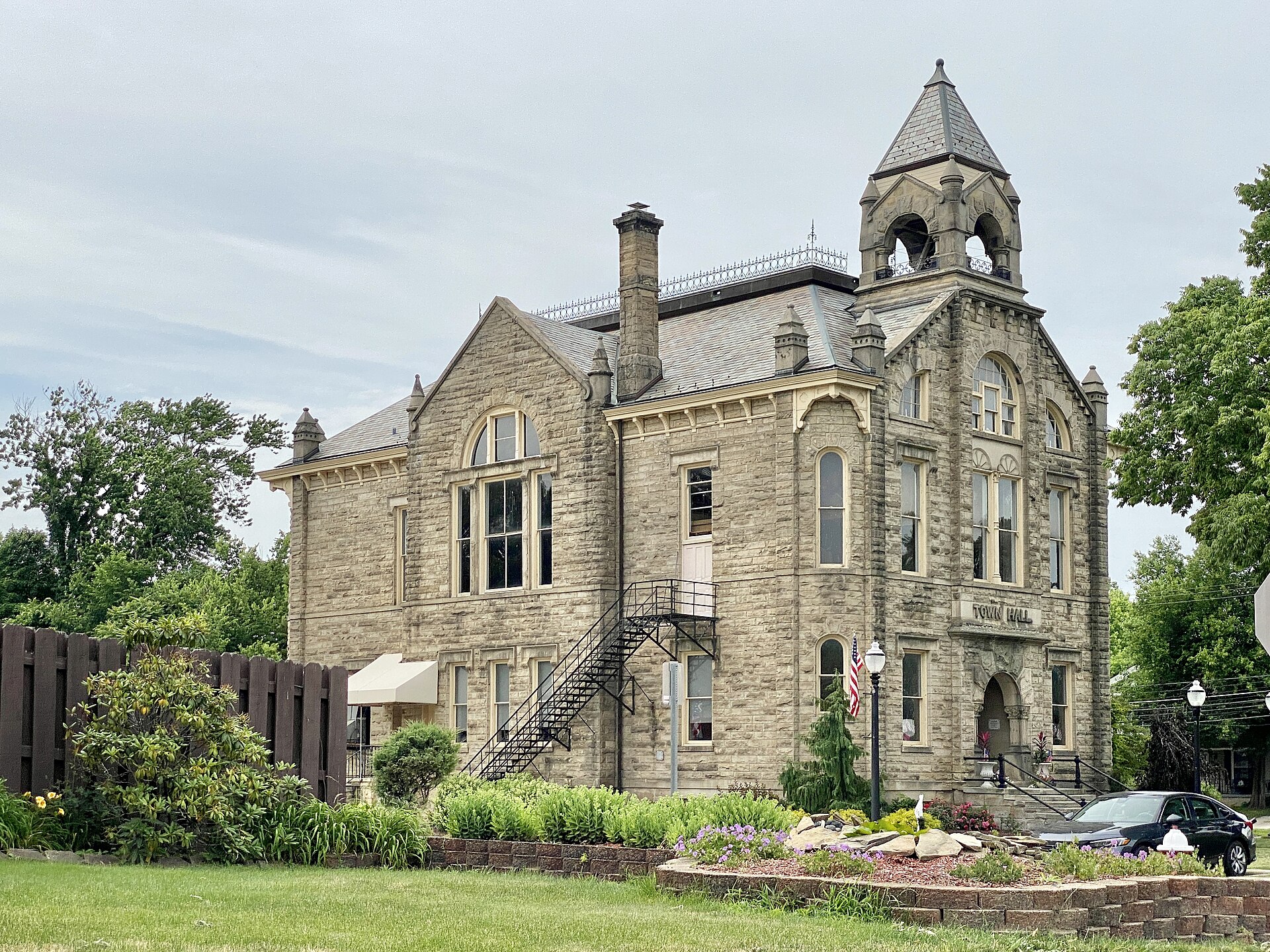 City hall in Amherst, Ohio