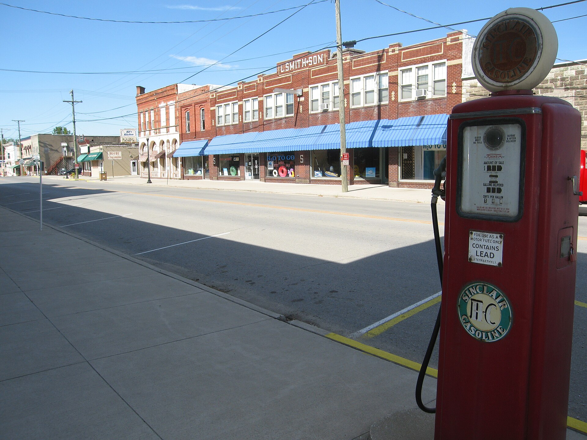 Photograph of the village of Antwerp, Ohioen, taken at street level from the intersection of Daggett and Main streets, looking North West up Ohio State Route 49 toward U.S. Route 24.