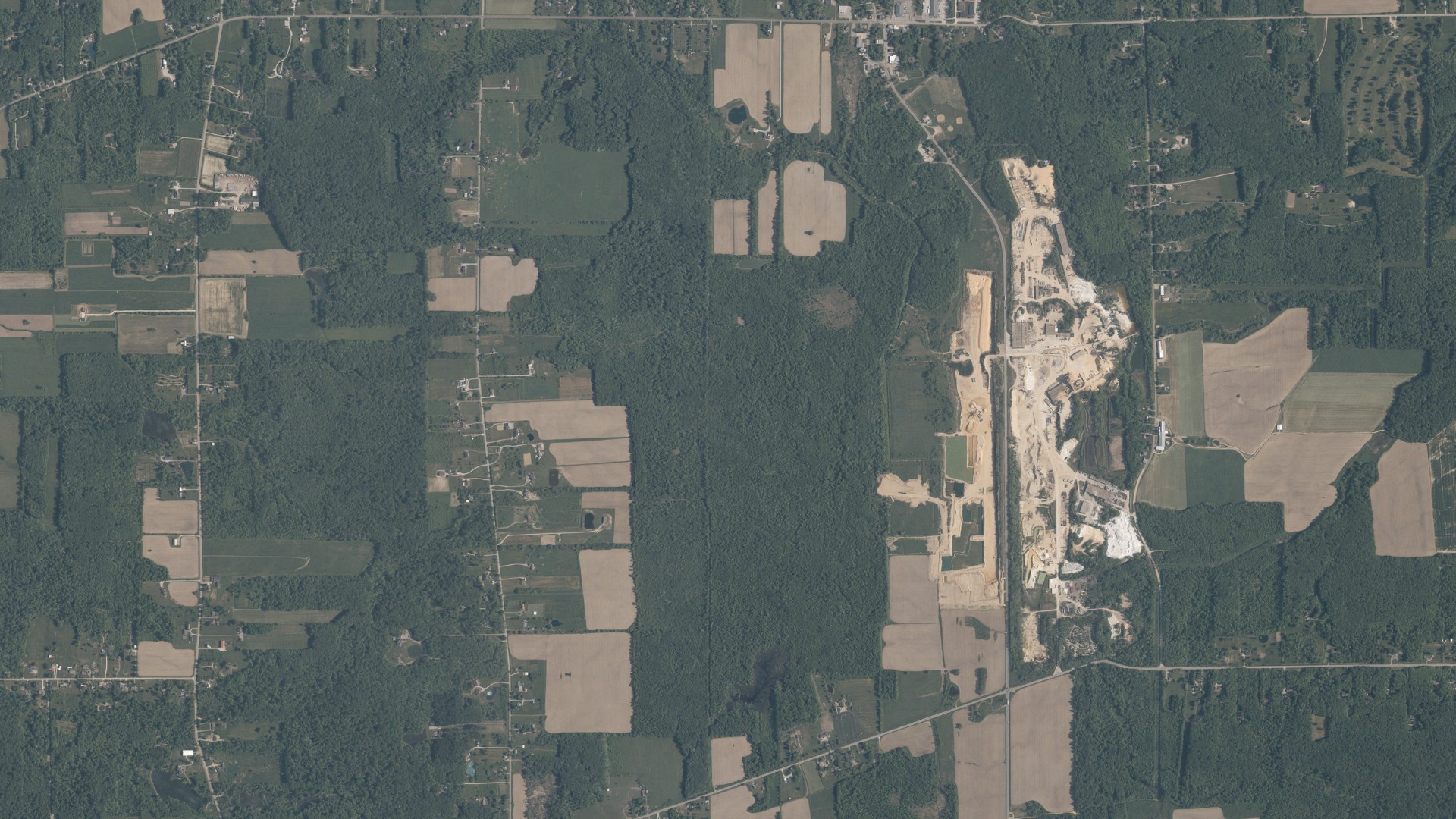 Natural-color aerial photograph of land around Thompson, Ohio