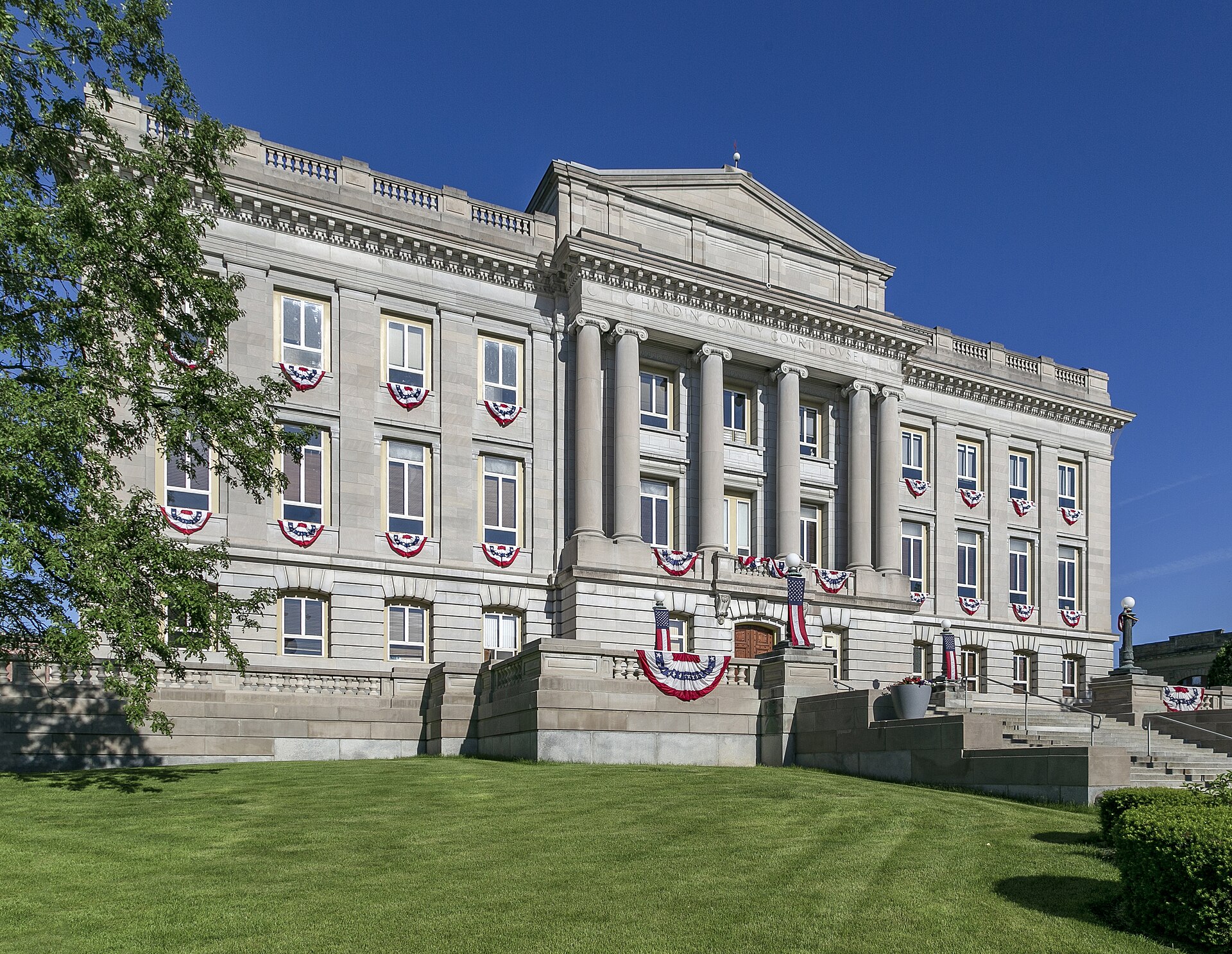 Front view of the National Register-listed Hardin County Courthouse, built between 1913 and 1916 in Kenton, Ohio.
