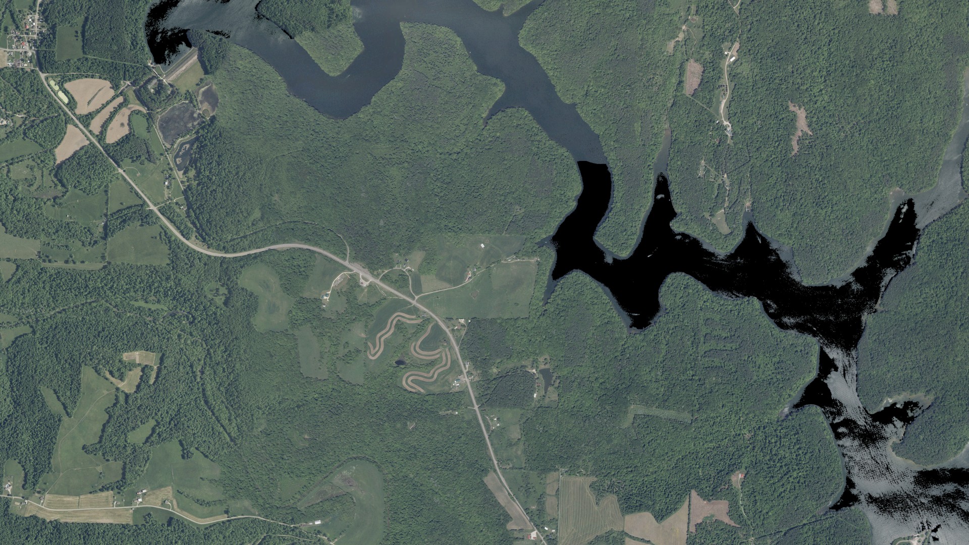 Natural-color aerial photograph of land around Washington, Ohio