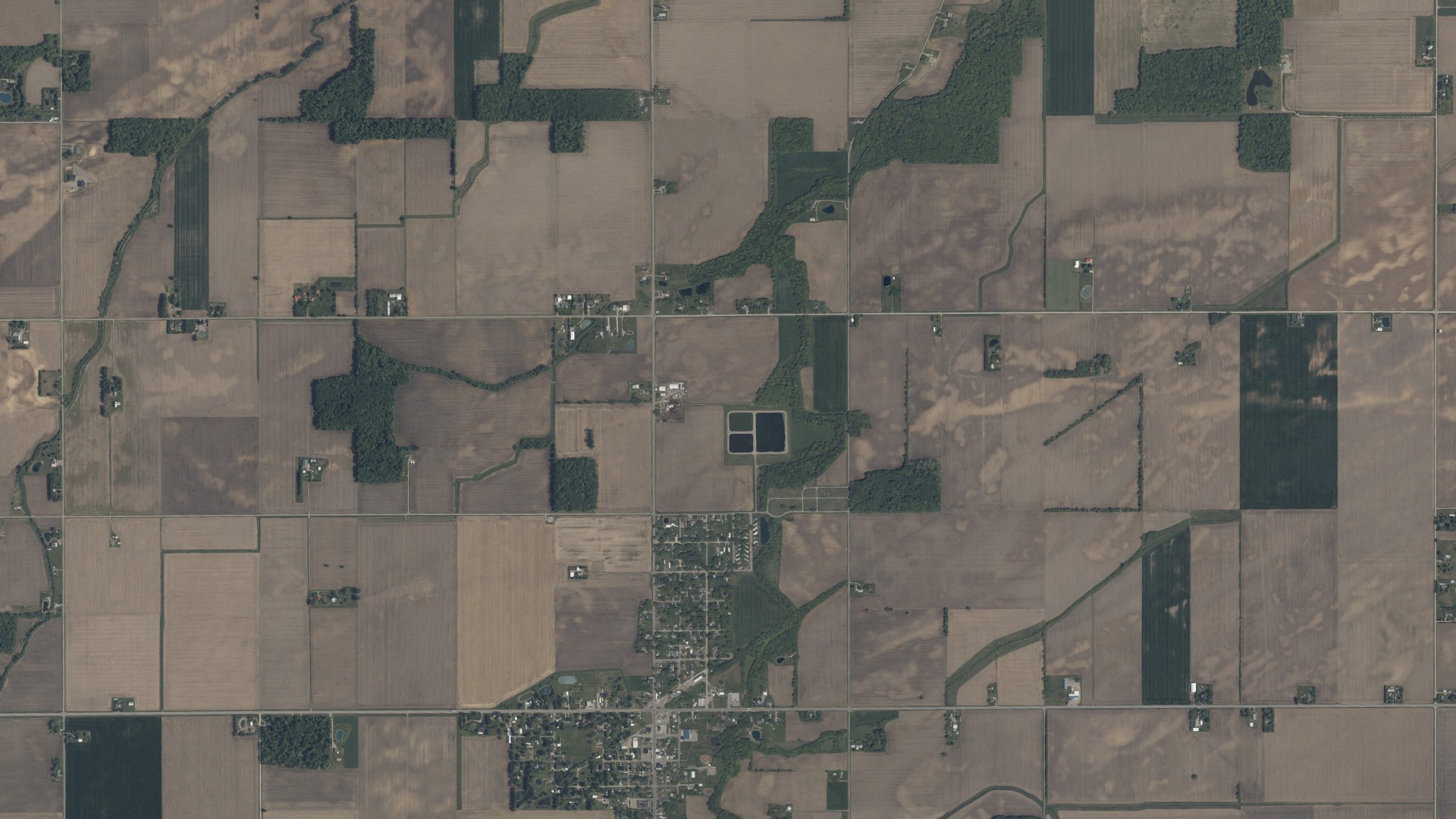 Natural-color aerial photograph of land around Damascus, Ohio
