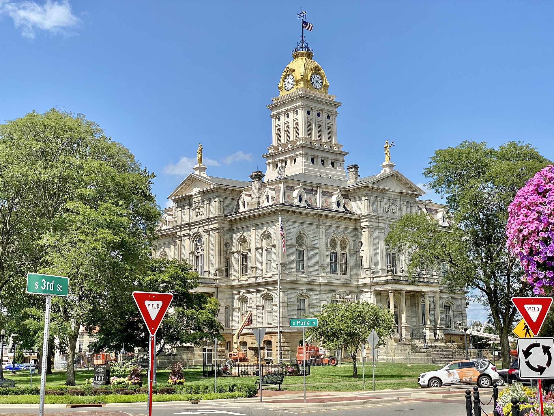 Built in 1876-1878, this Second Empire and Renaissance Revival-style courthouse was designed by H. — Licking County, Ohio