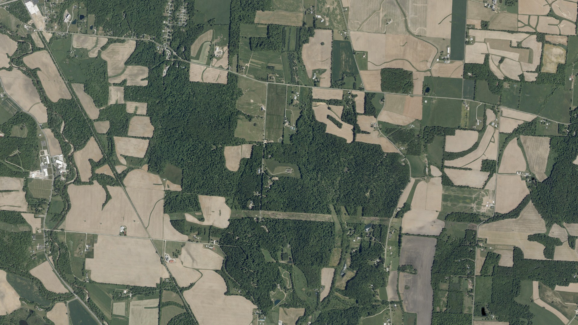 Natural-color aerial photograph of land around Washington, Ohio