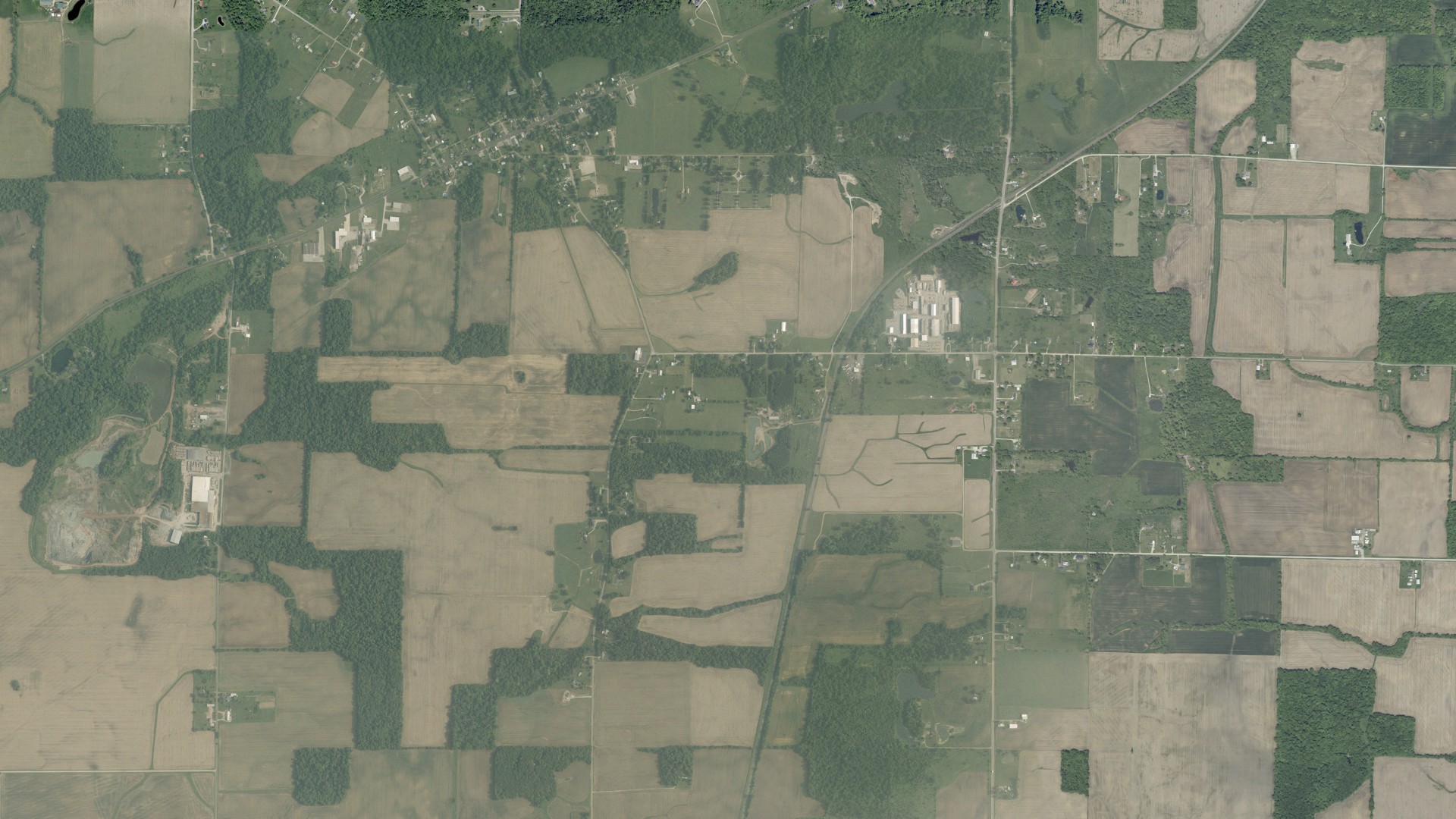 Natural-color aerial photograph of land around Washington, Ohio