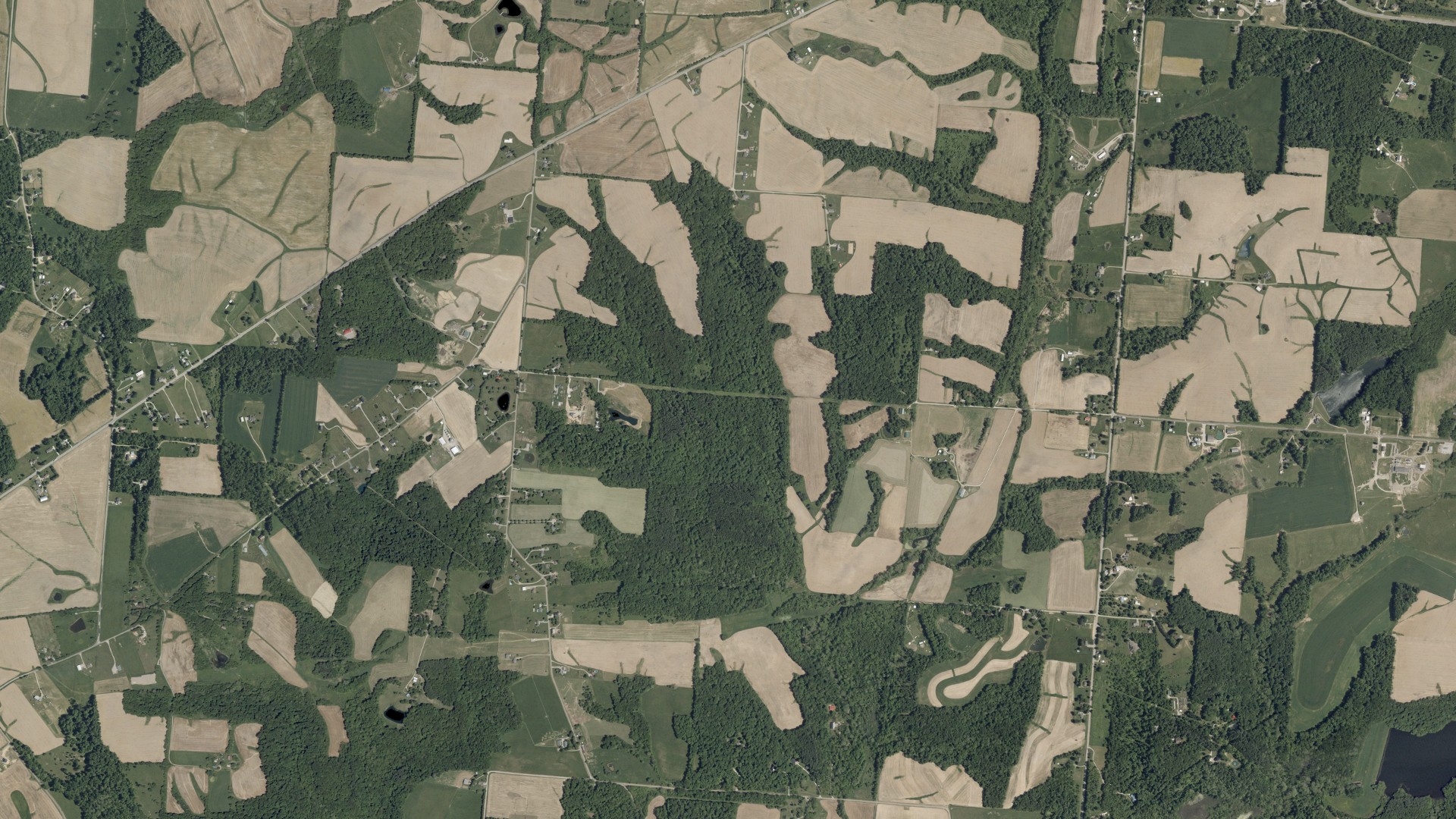 Natural-color aerial photograph of land around Reading, Ohio