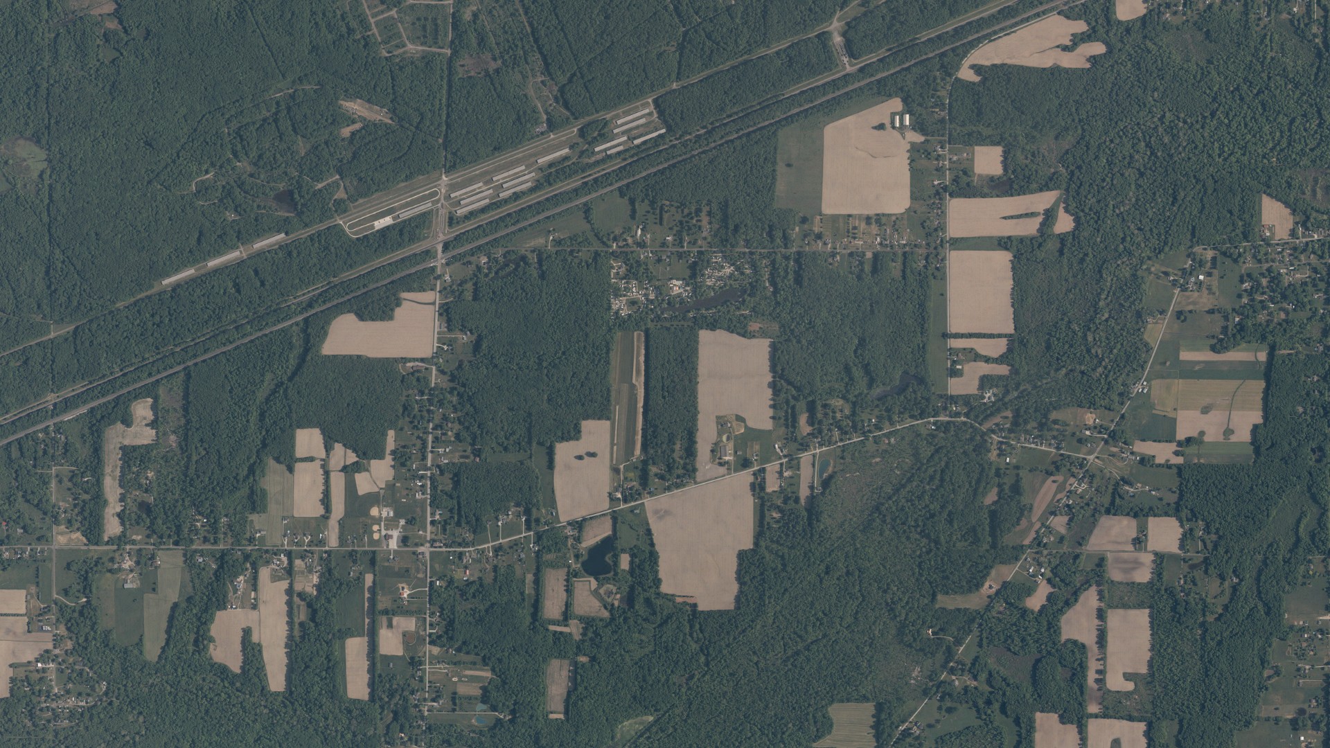 Natural-color aerial photograph of land around Paris, Ohio