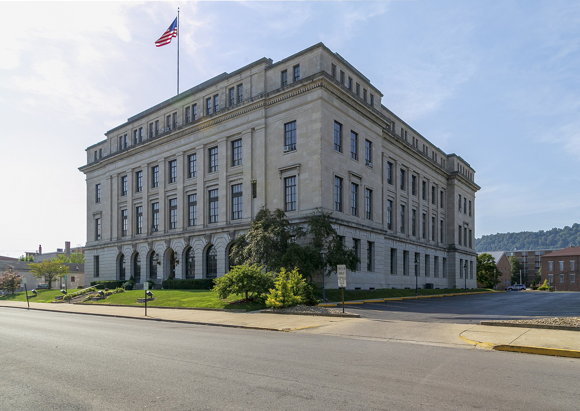 Oblique view of the National Register-listed Scioto County Courthouse, completed in 1923 in Portsmouth, Ohio.