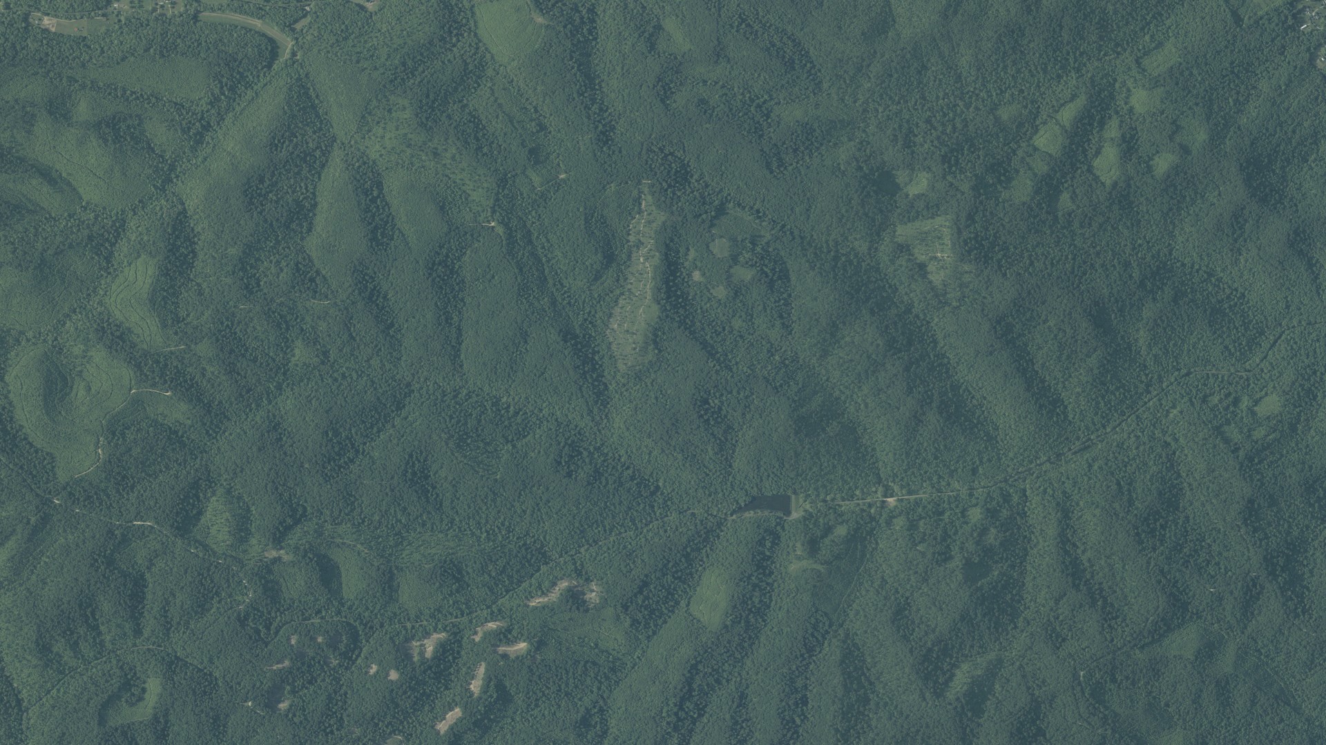 Natural-color aerial photograph of land around Nile, Ohio