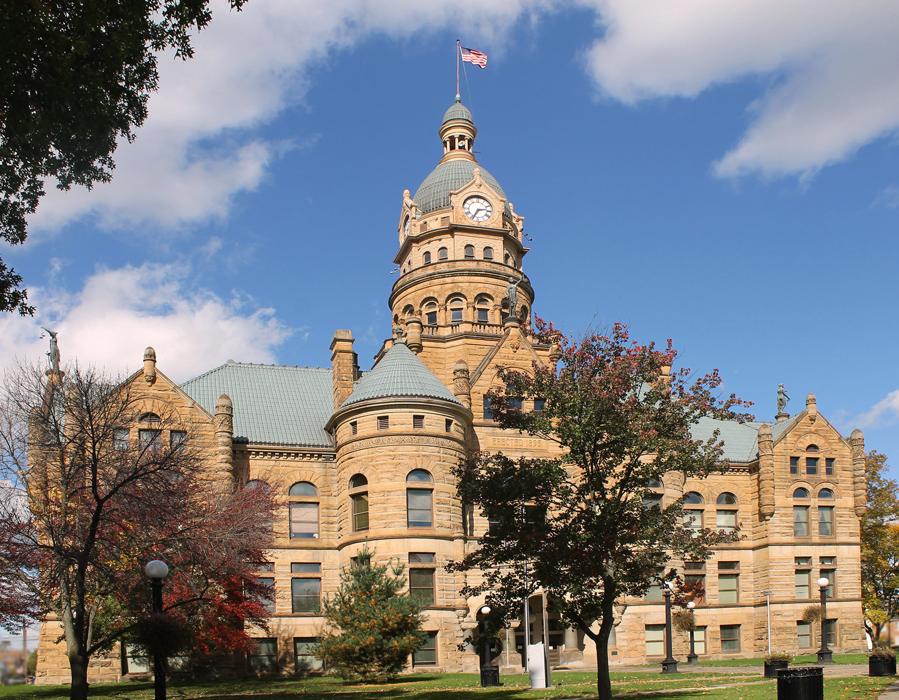 NRHP-listed Trumbull County Courthouse in Warren, Ohio.
