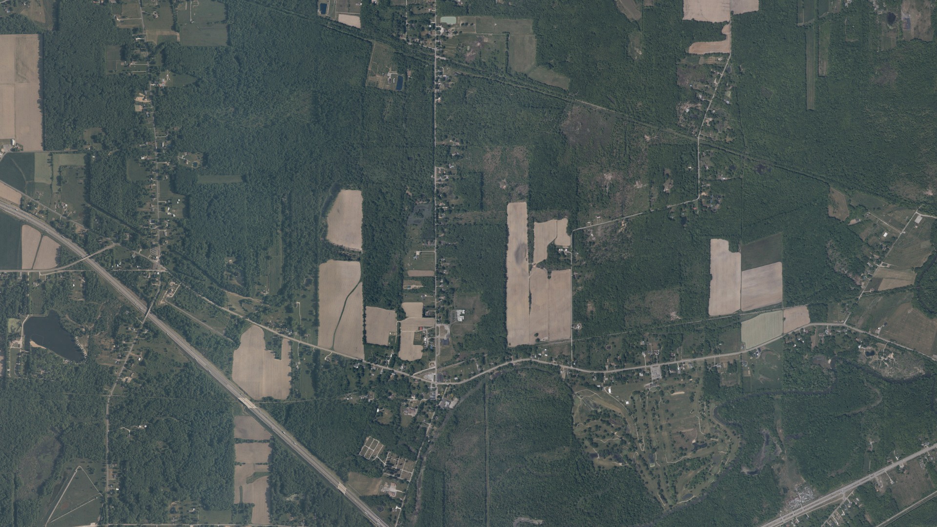 Natural-color aerial photograph of land around Braceville, Ohio