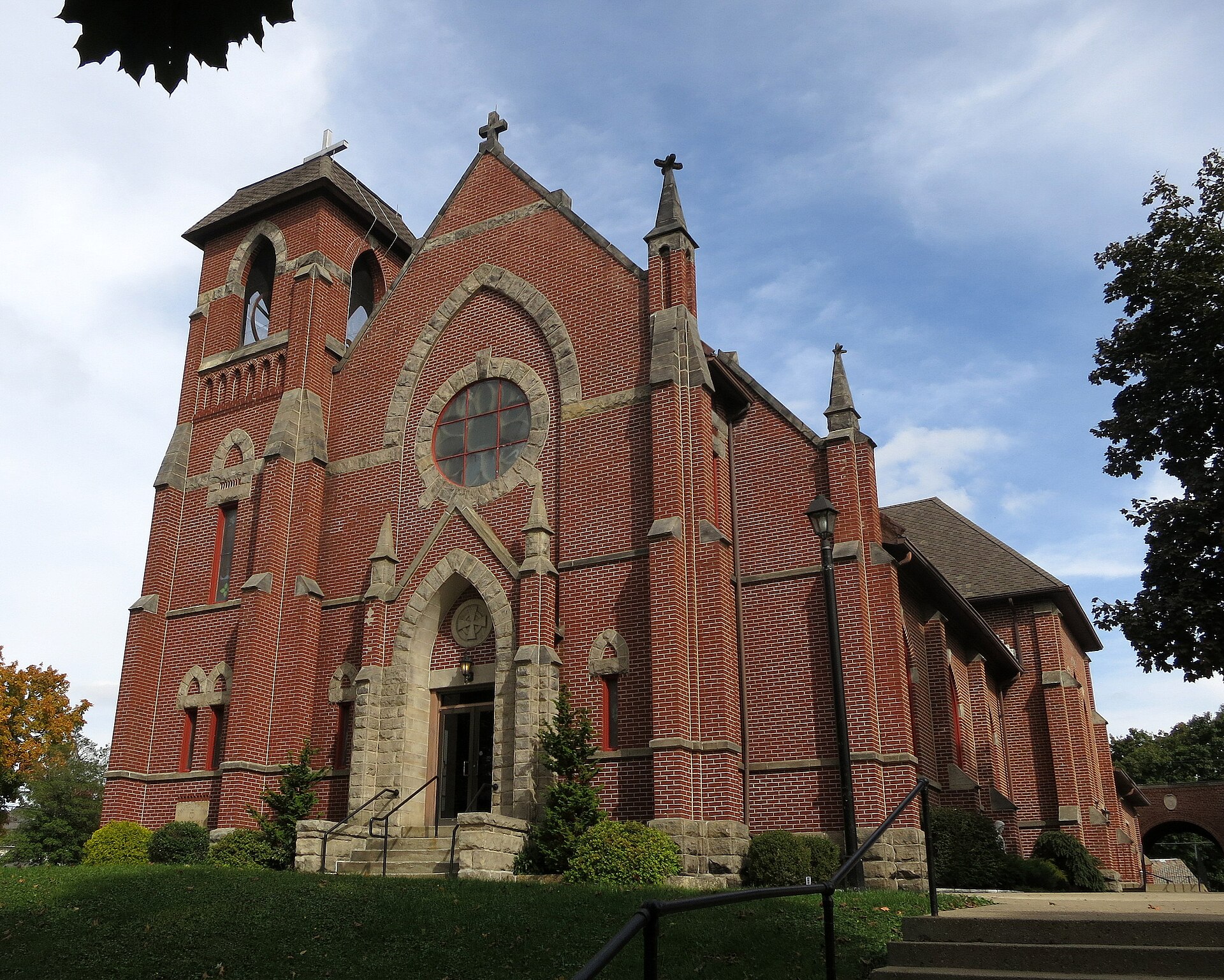 Church of the Sacred Heart (Coshocton, Ohio) - exterior 1