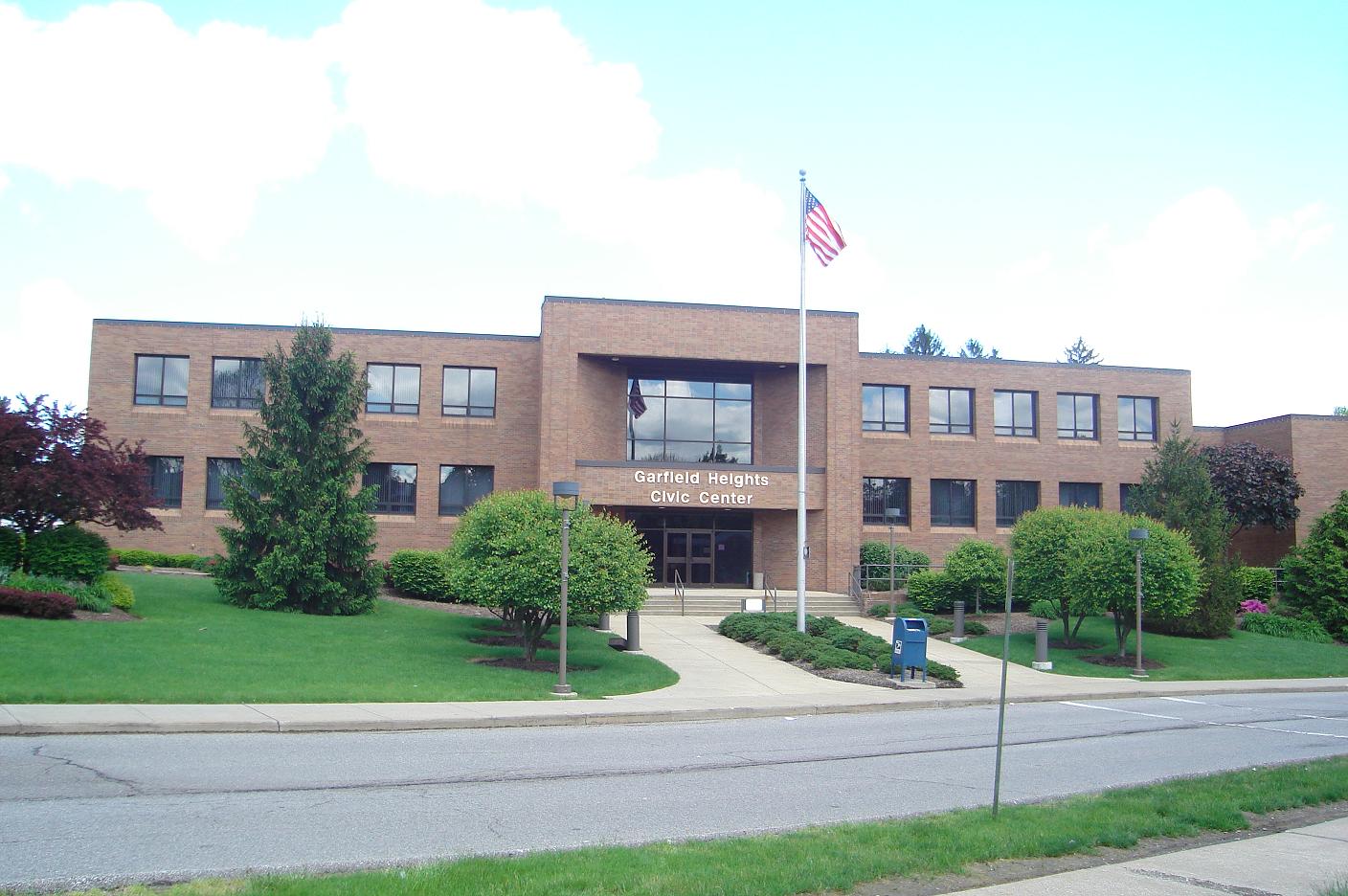 The Garfield Heights city hall and Civic Center, seen in May 2006. Photo taken by Andrew DeFratis, 20 May 2006. - A.J. 20:30, 26 May 2006 (UTC) — Ohio