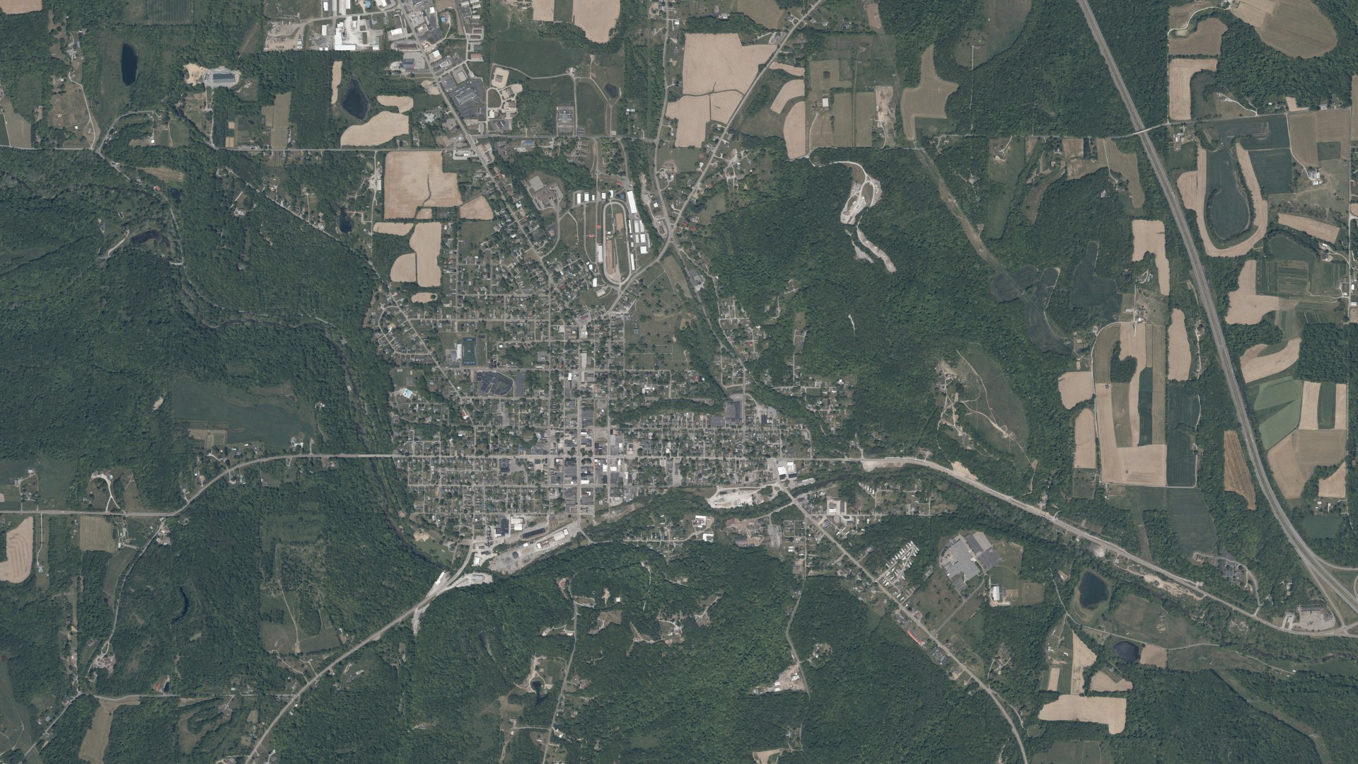 Natural-color aerial photograph of land around Lisbon, Ohio