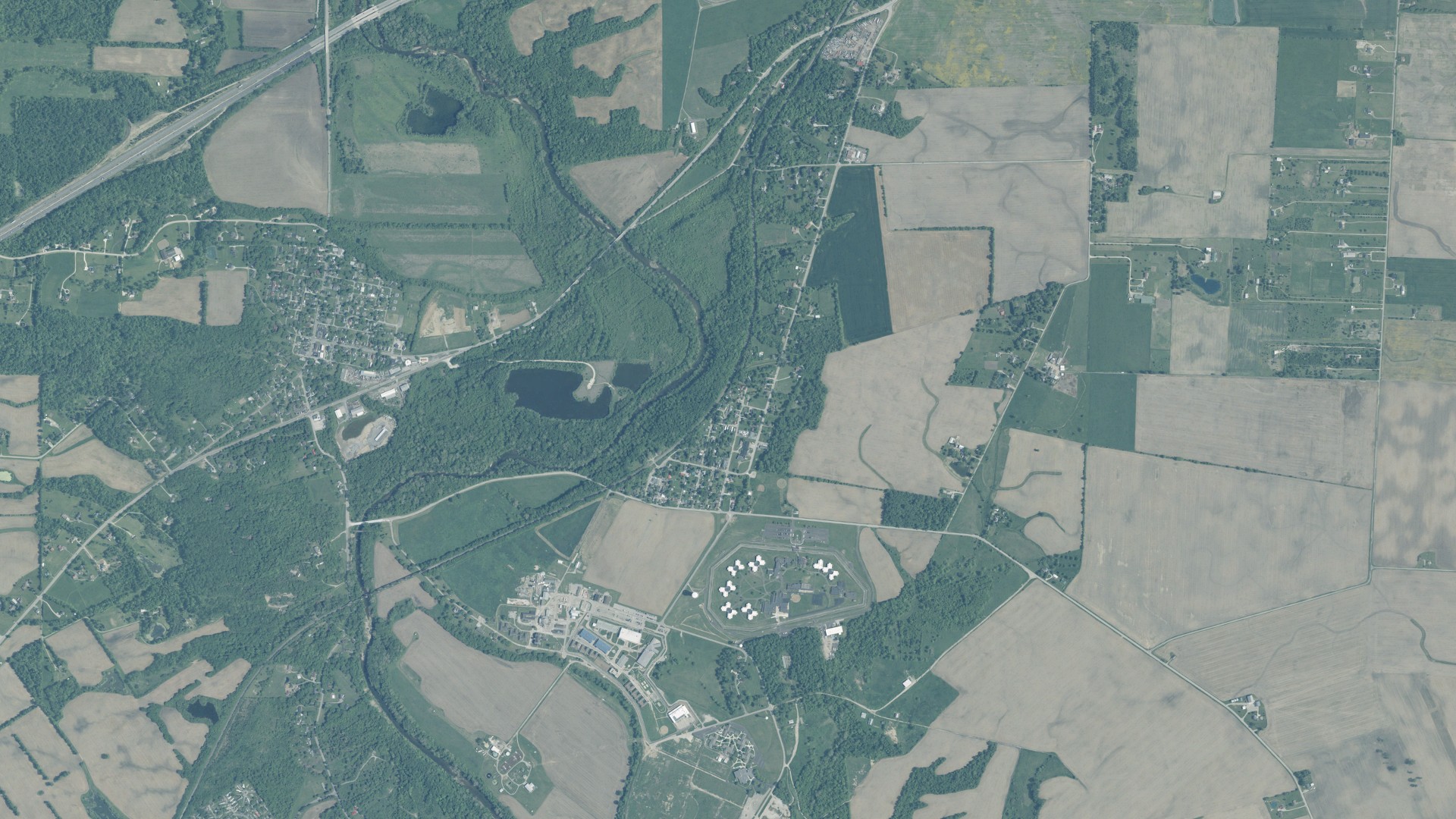 Natural-color aerial photograph of land around Orient, Ohio