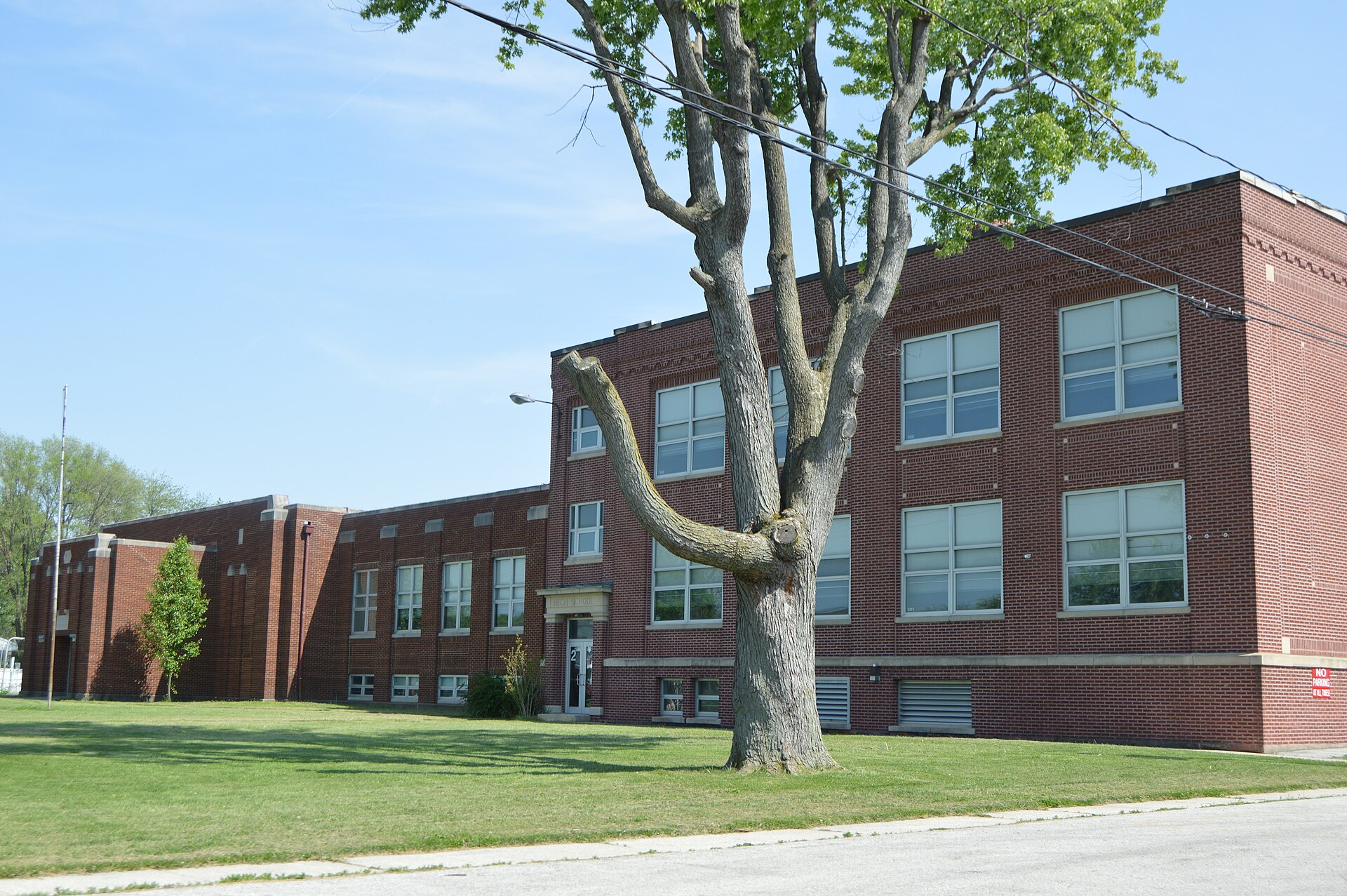 Front and western side of the former Walbridge High School, located at the intersection of Union and Grove Streets in Walbridge, Ohio, United States. It was built in 1950.
