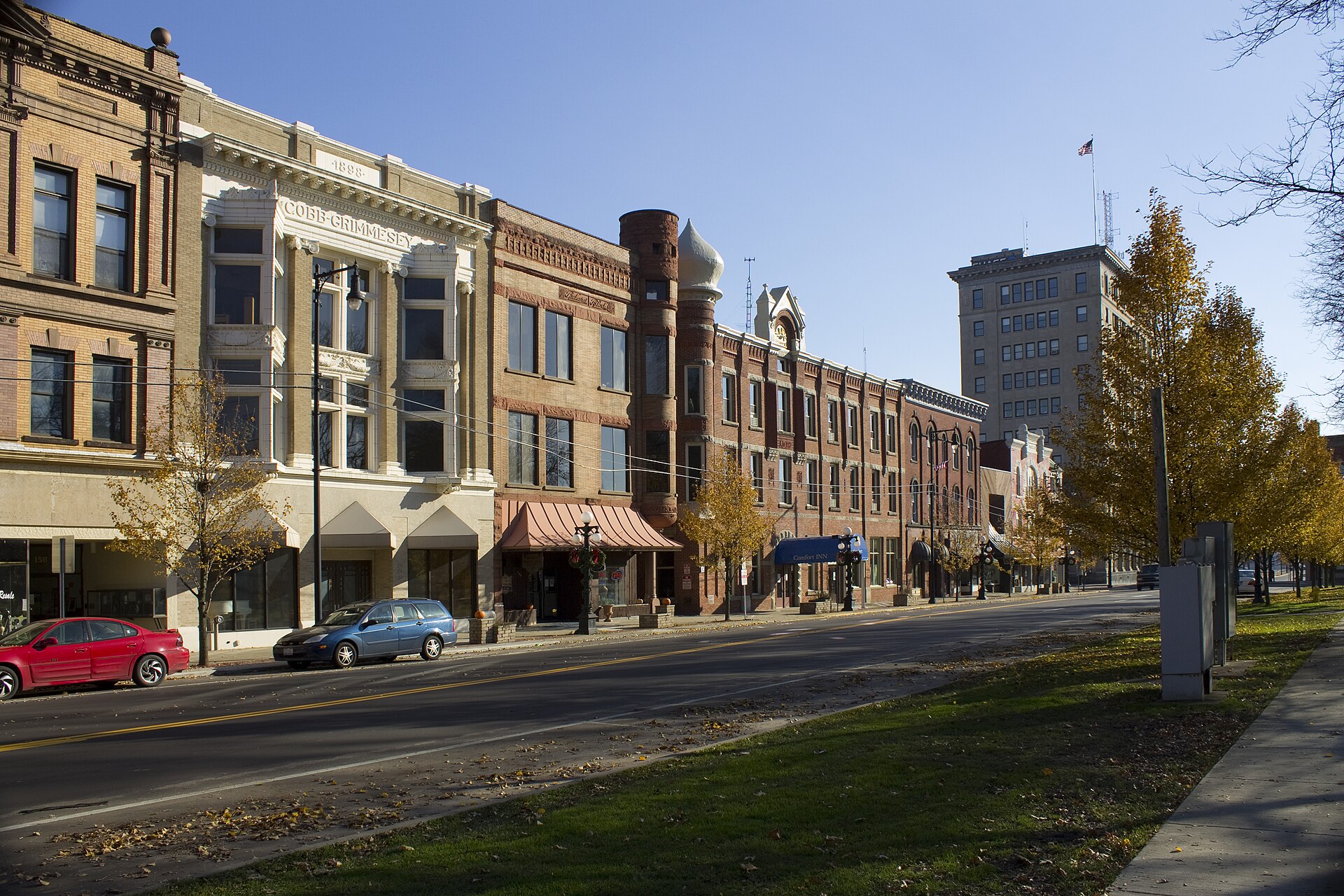 Courthouse Square, Downtown Warren, Ohio, United States.