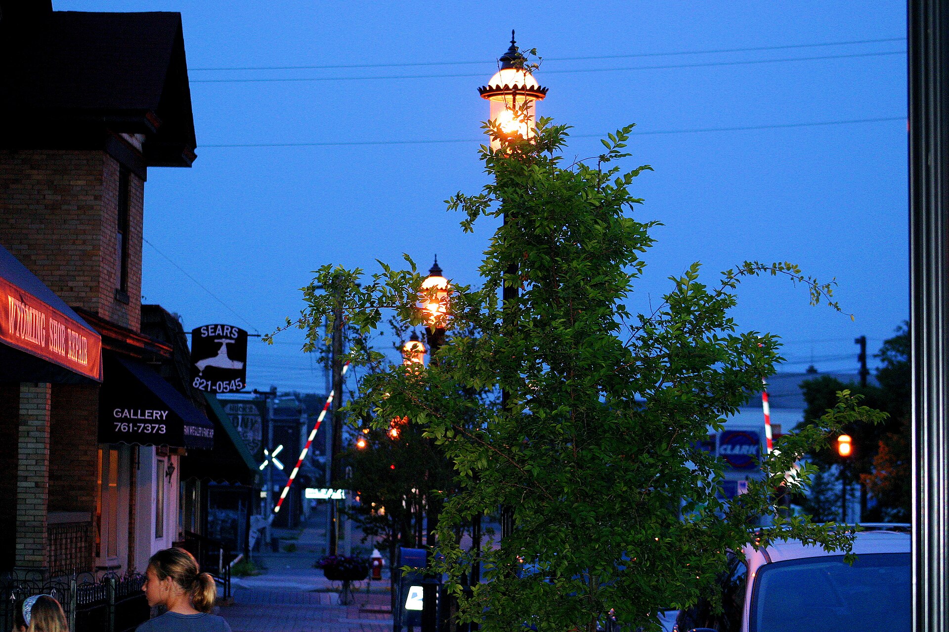 WYOMING OHIO STREET AT DUSK. Photo taken by Kabir Bakie Wyoming Ohio July, 2004