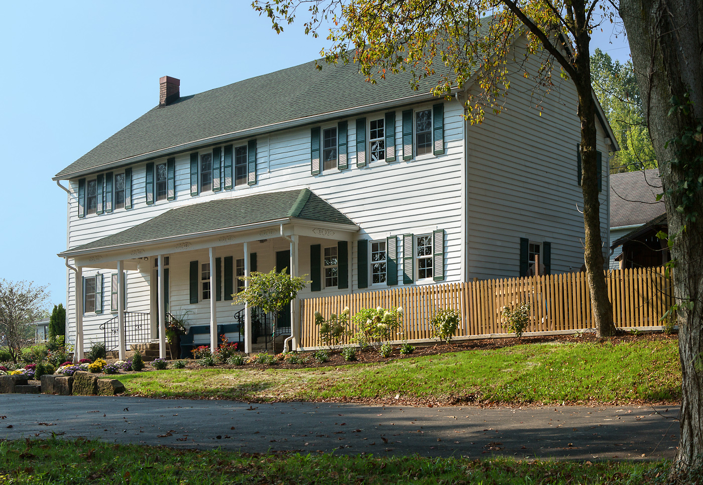 An 1829 hotel and tavern built by the Society of Separatists to serve travelers on the Ohio and Erie Canal — Zoar, Ohio