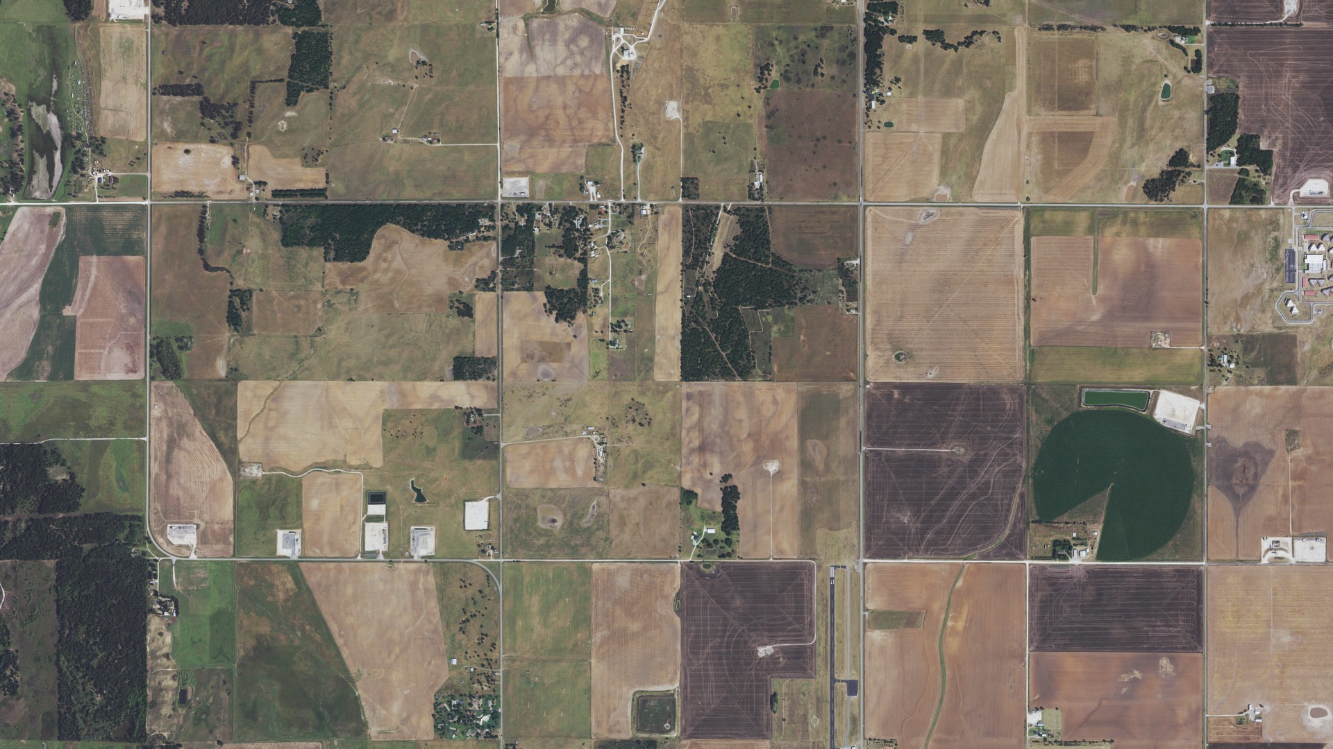 Natural-color aerial photograph of land around Blaine County, Oklahoma
