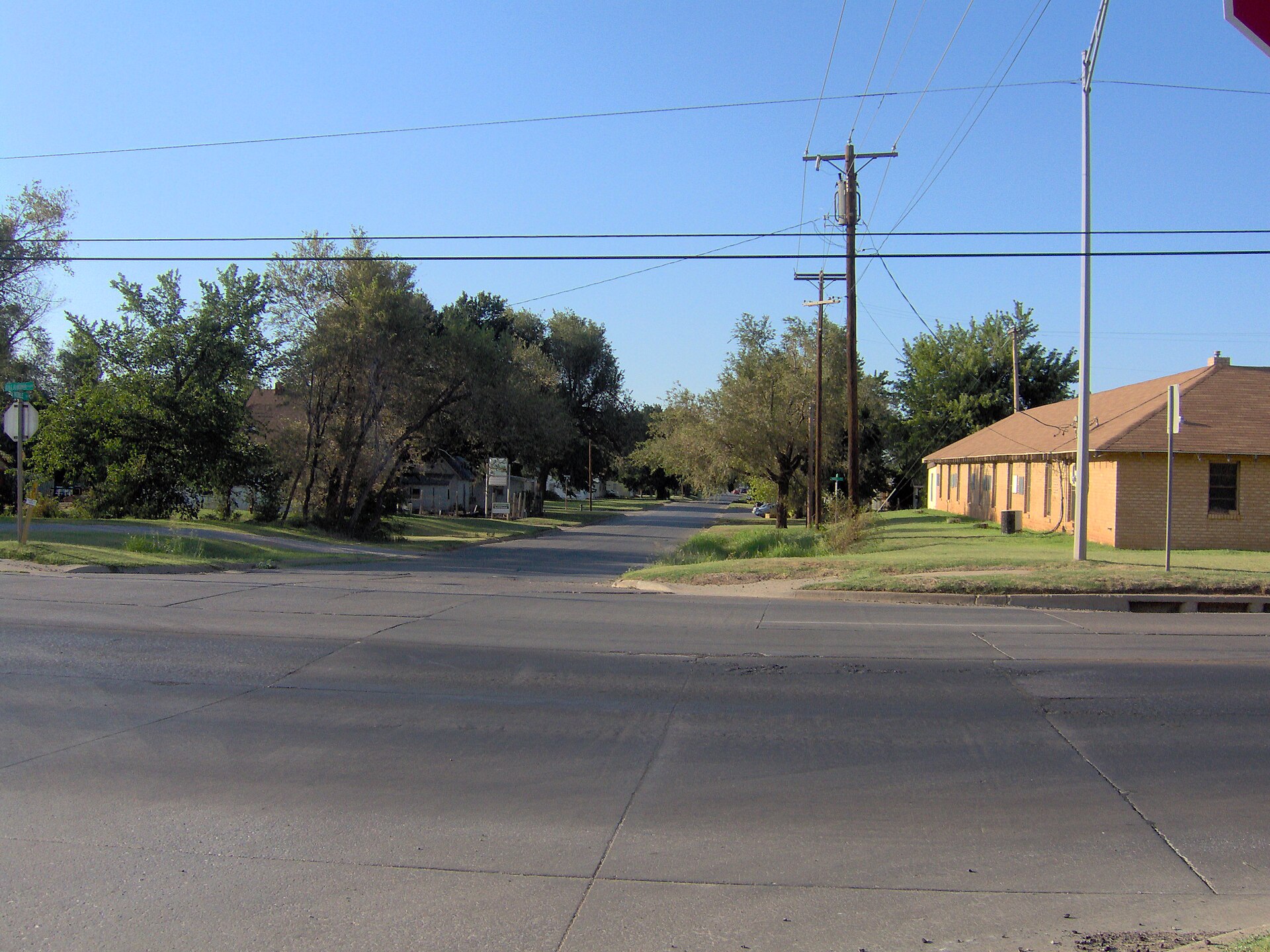 Intersection in Alva, in far northwestern Oklahoma. Picture taken by Nyttend on 21 July 2006.