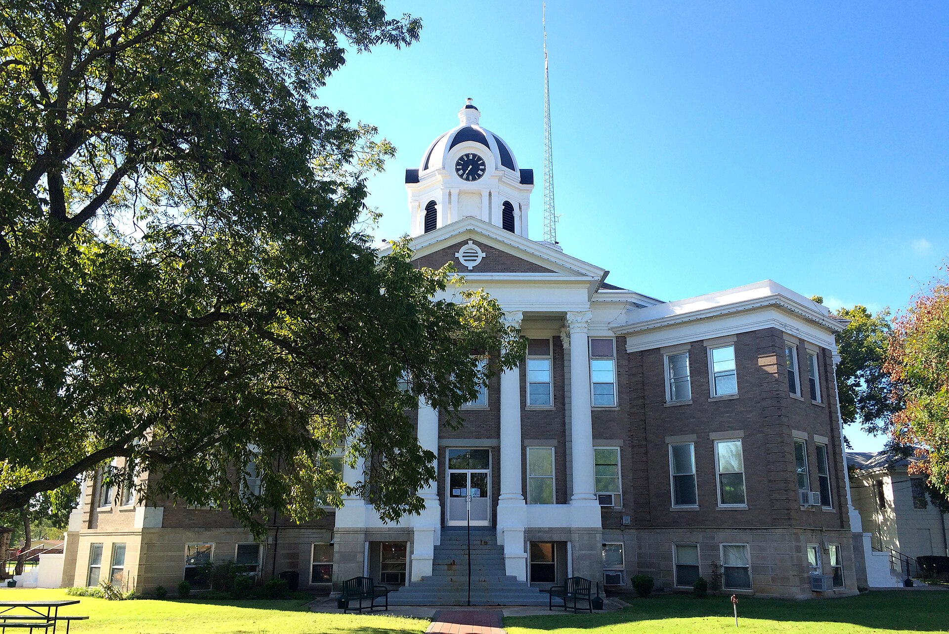 Love County Courthouse, 100 S. 4th St. Marietta — Oklahoma
