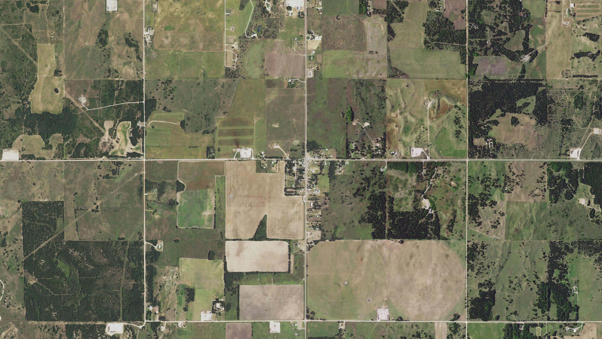 Natural-color aerial photograph of land around Chester, Oklahoma