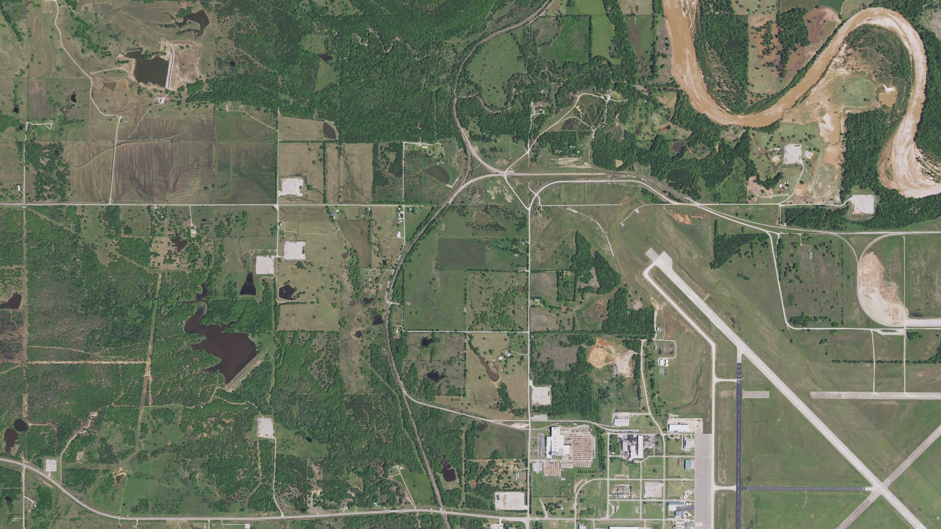 Natural-color aerial photograph of land around Gene Autry, Oklahoma