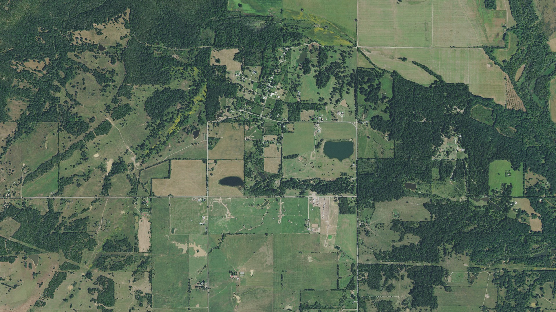Natural-color aerial photograph of land around Hoyt, Oklahoma